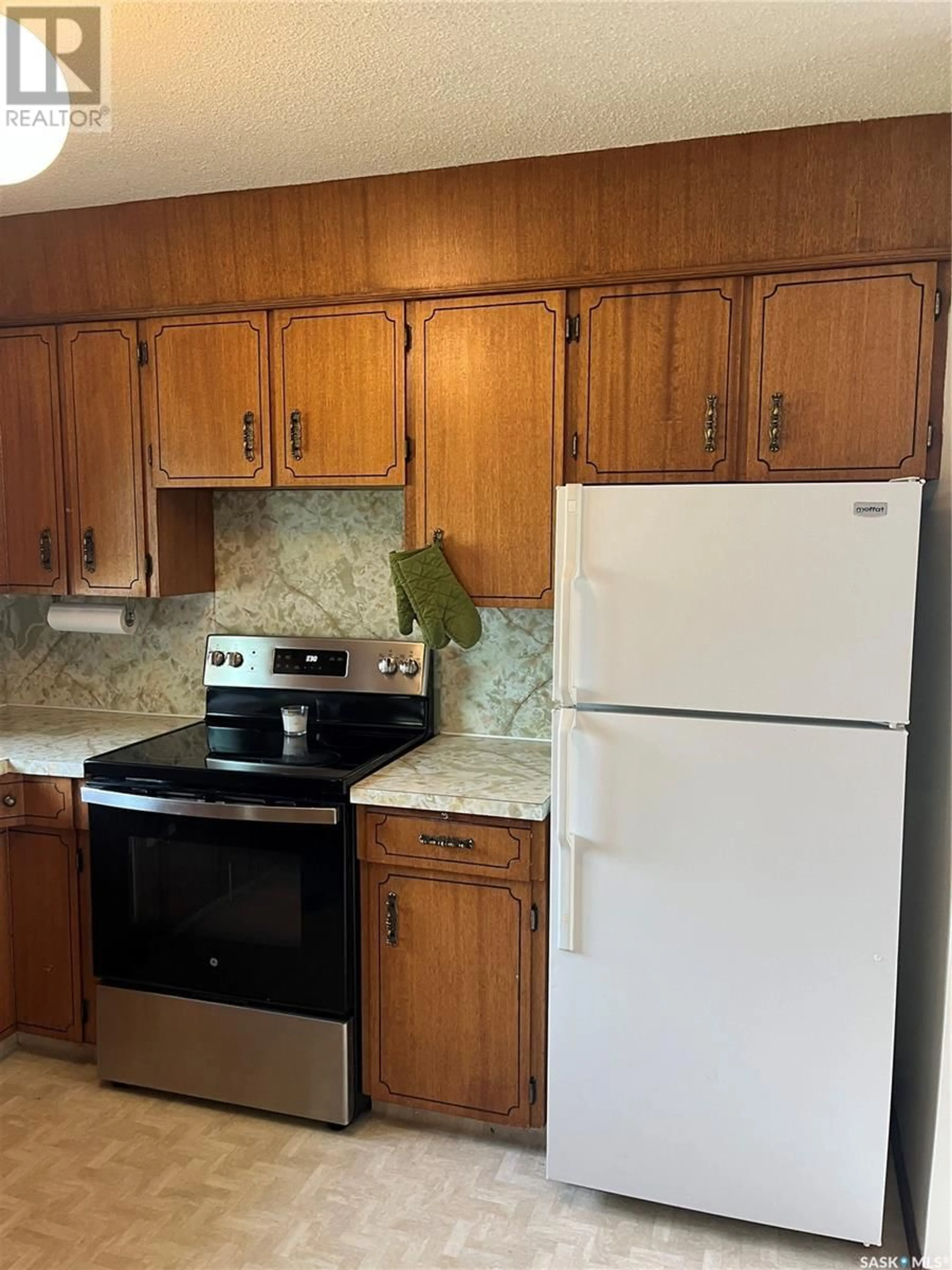 Standard kitchen, ceramic/tile floor for 38 FRANKLIN AVENUE, Yorkton Saskatchewan S3N2E9