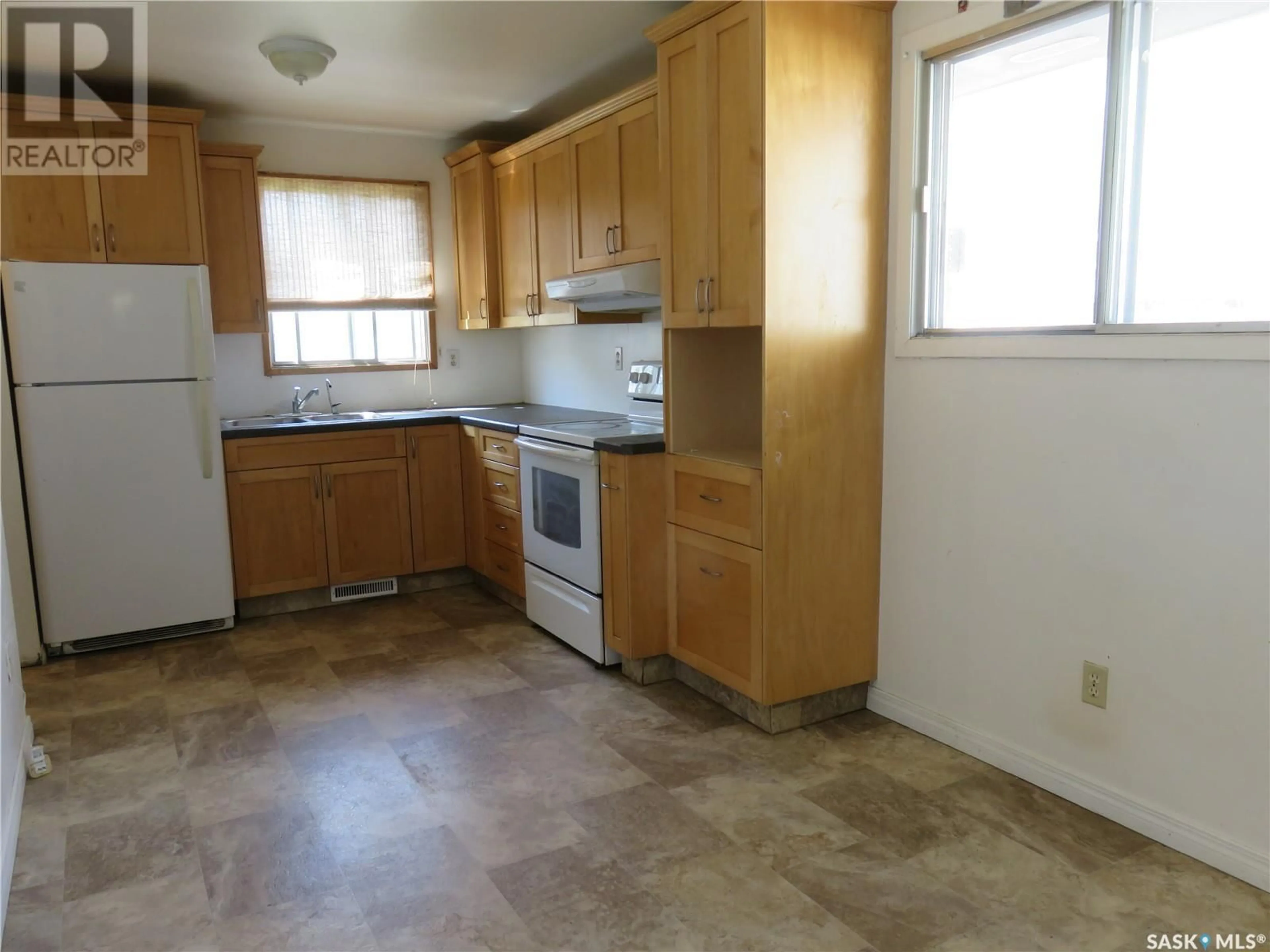 Standard kitchen, unknown for 90 TURNER CRESCENT, Regina Saskatchewan S4N4P6
