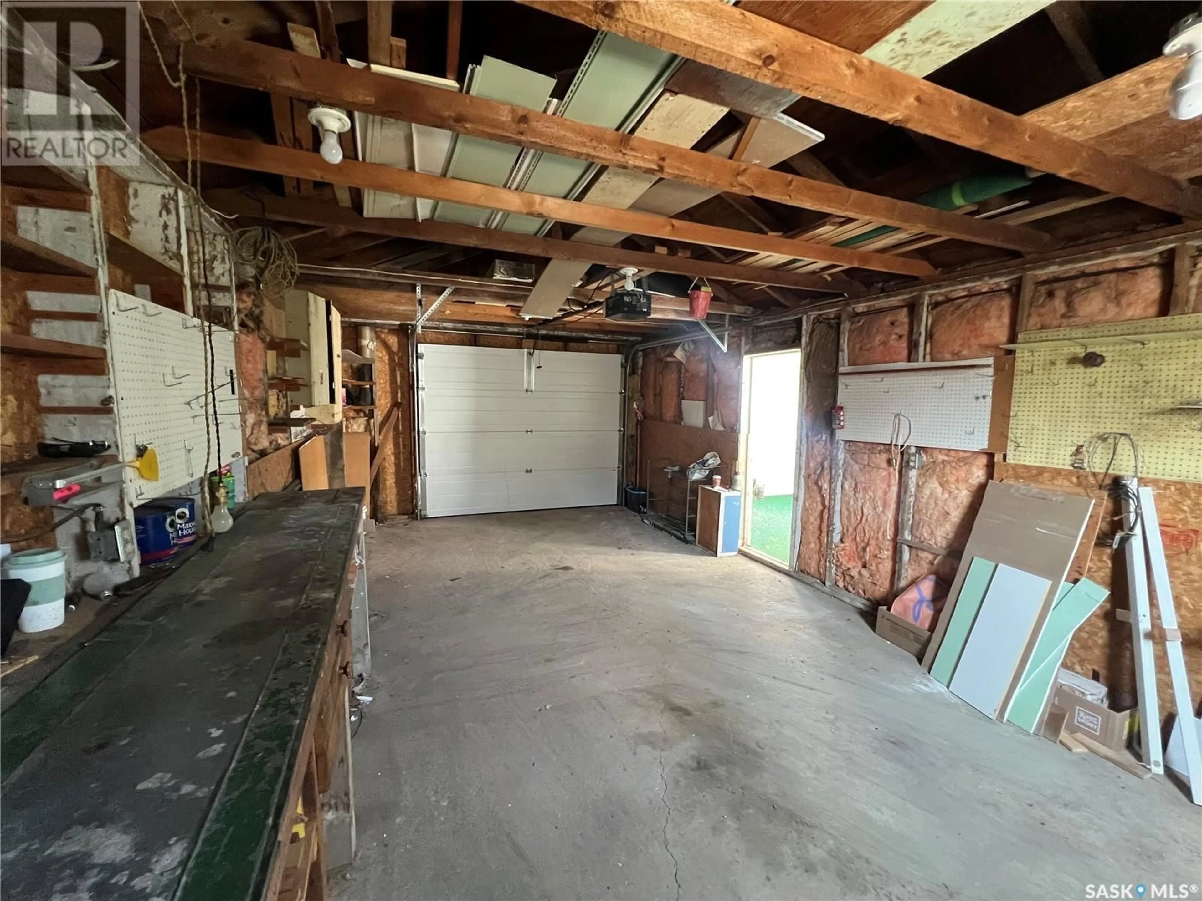 Indoor garage for 312 7TH AVENUE, Rosetown Saskatchewan S0L2V0