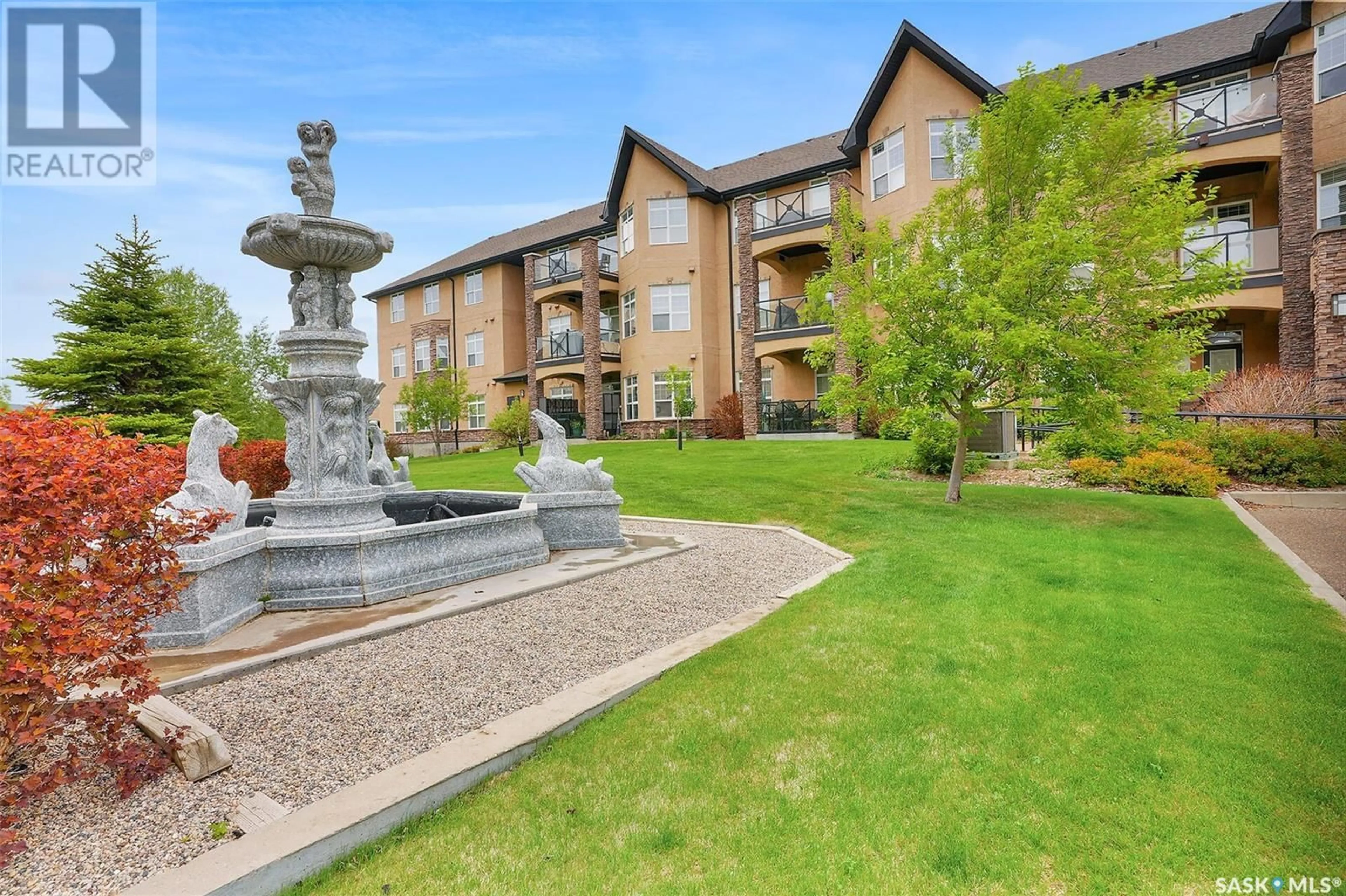 Patio, building for 105 - 2102 HESELTINE ROAD, Regina Saskatchewan S4V1K9