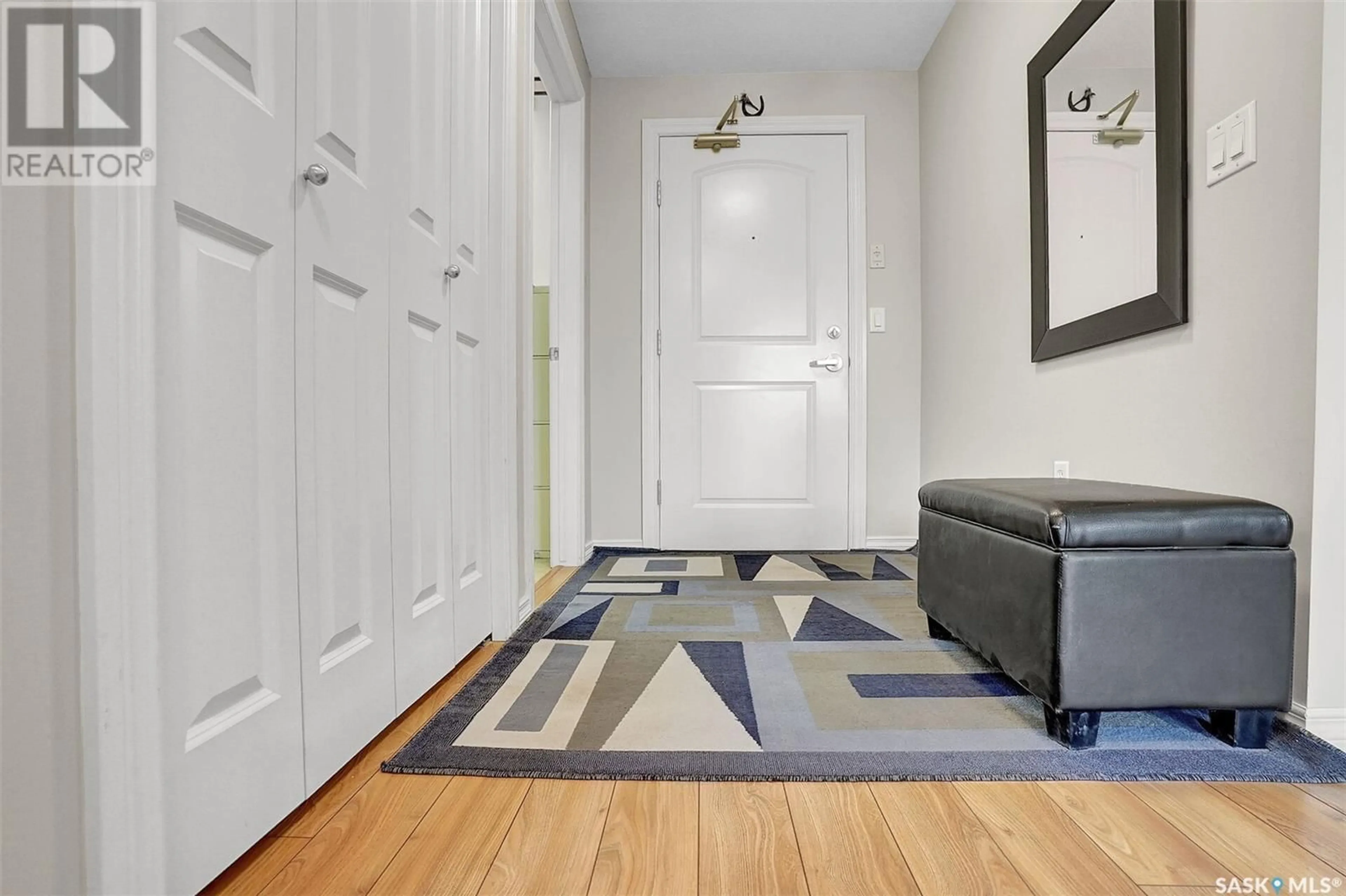 Indoor entryway for 105 - 2102 HESELTINE ROAD, Regina Saskatchewan S4V1K9