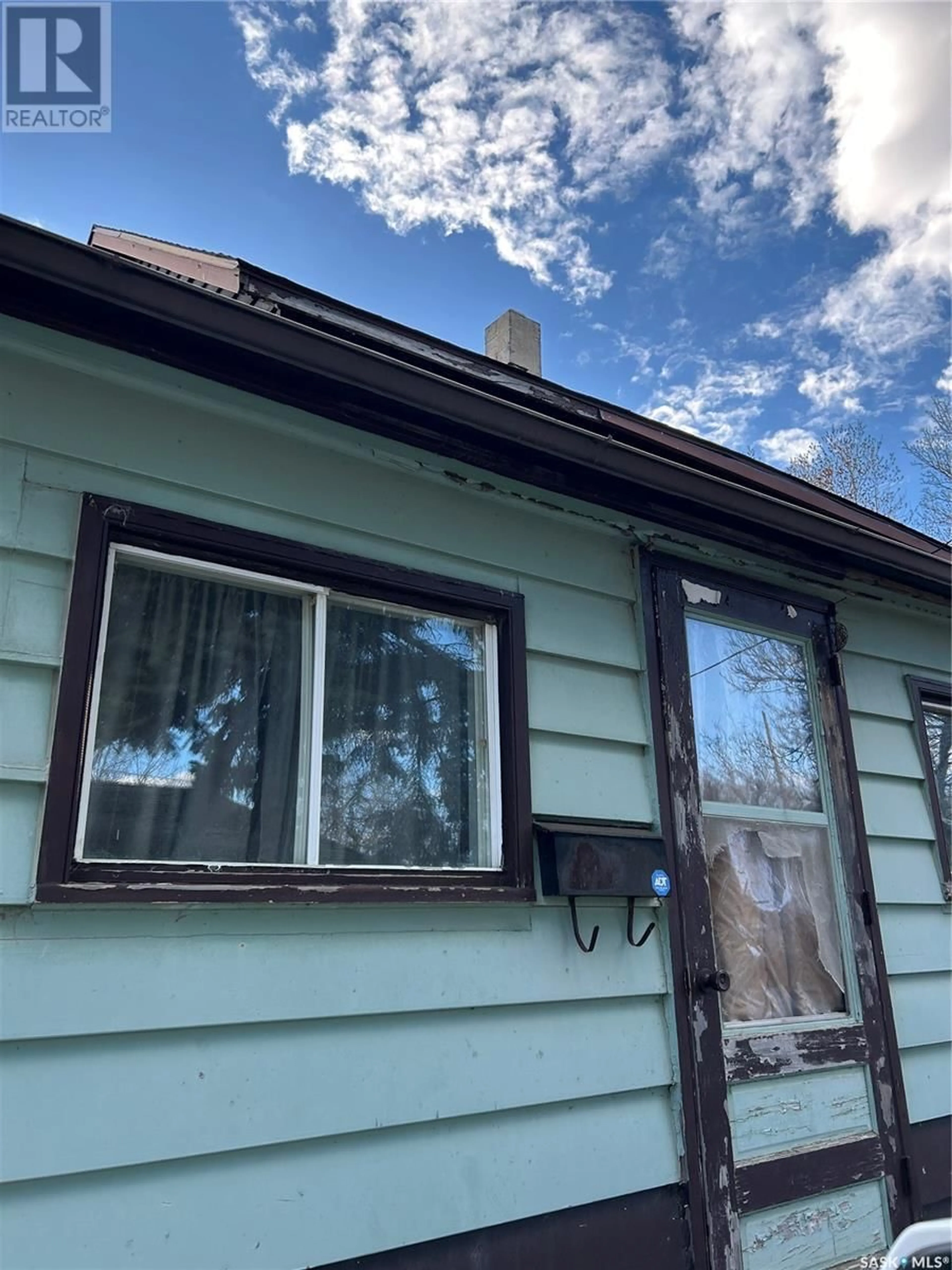 Home with vinyl exterior material, building for 301 ALDRIDGE STREET, Bienfait Saskatchewan S0C0M0