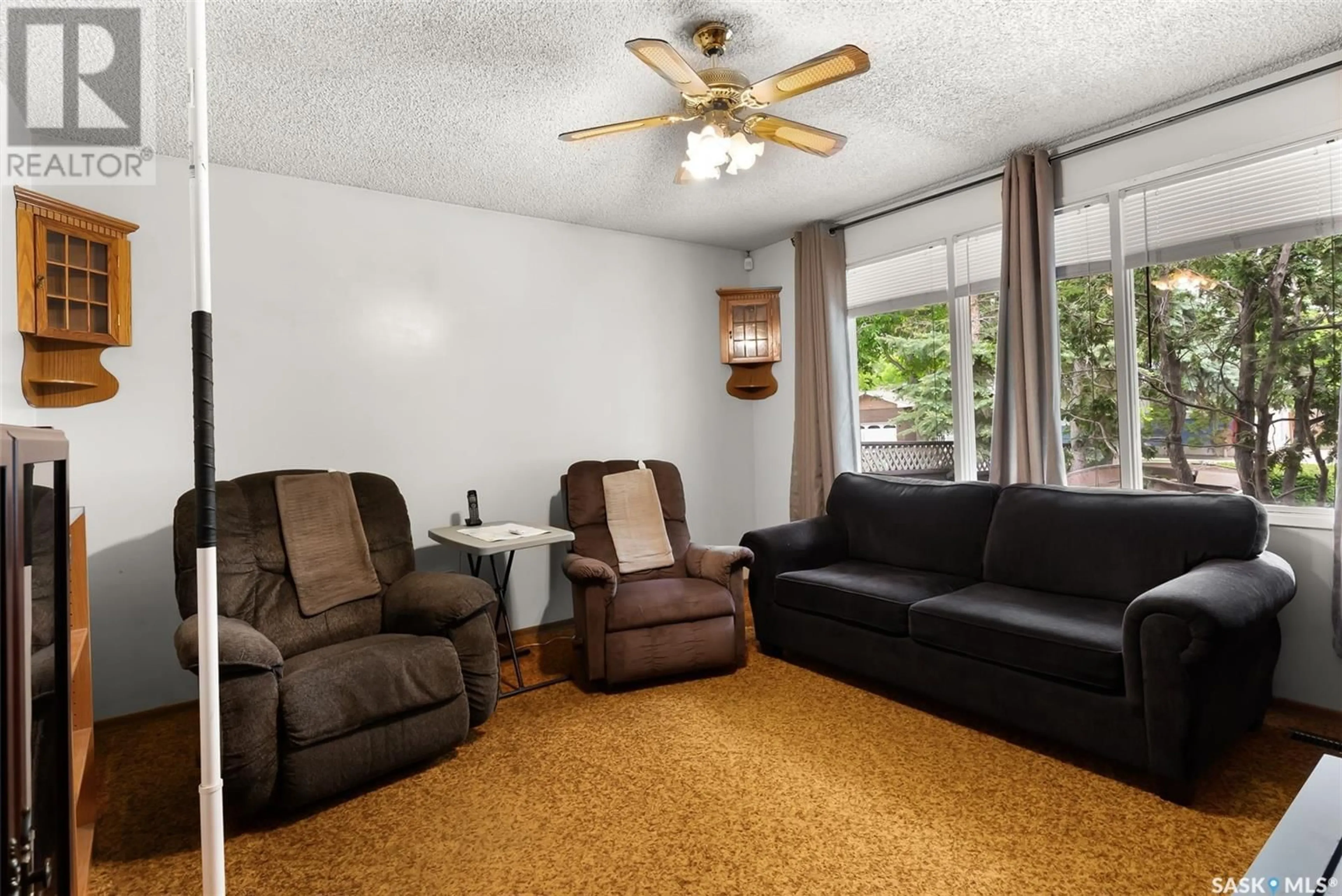 Living room with furniture, carpet floor for 10 PIAPOT BAY, Regina Saskatchewan S4R6L1