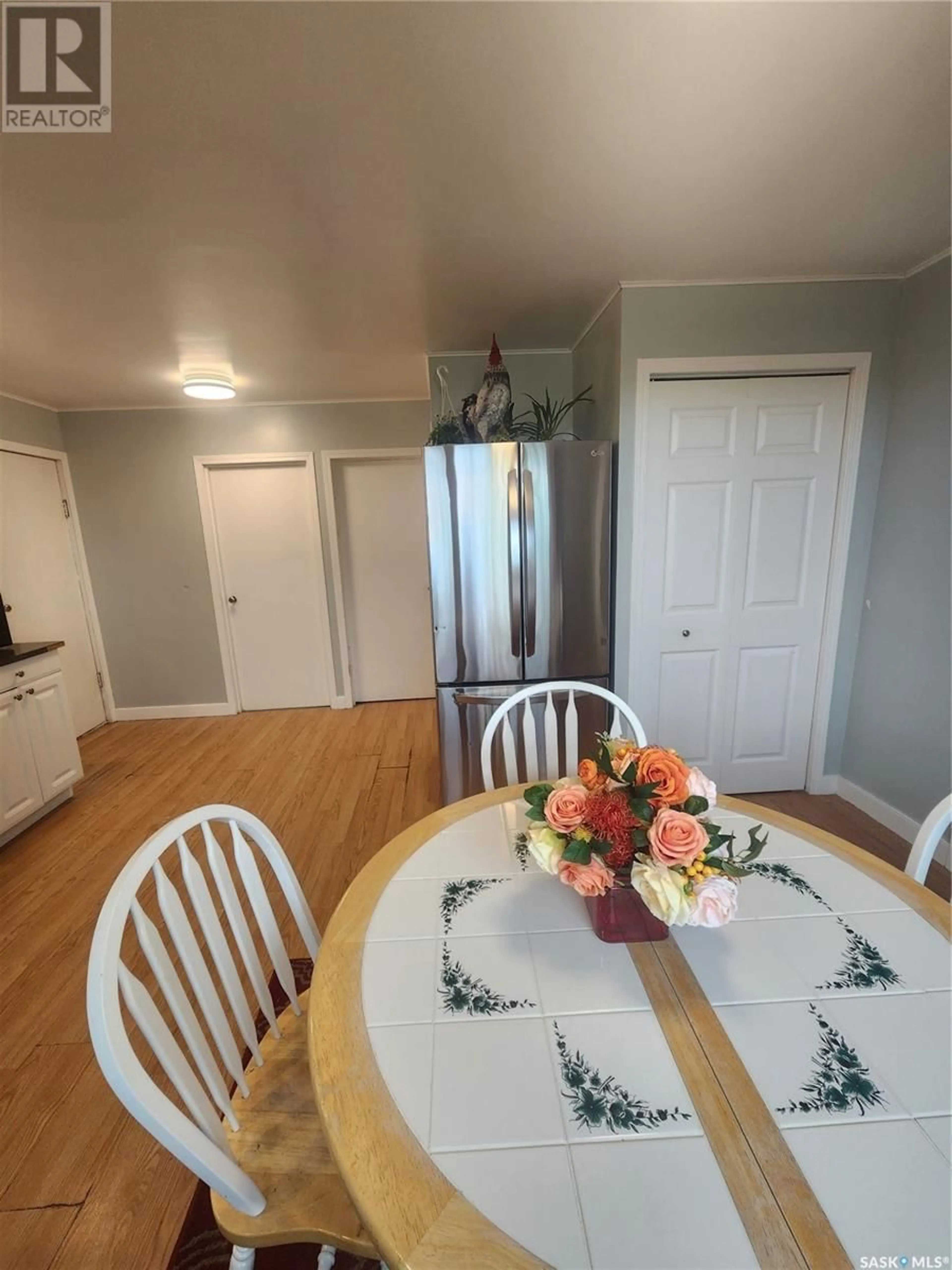 Dining room, wood/laminate floor for 101 CENTRE STREET, Frontier Saskatchewan S0N0W0