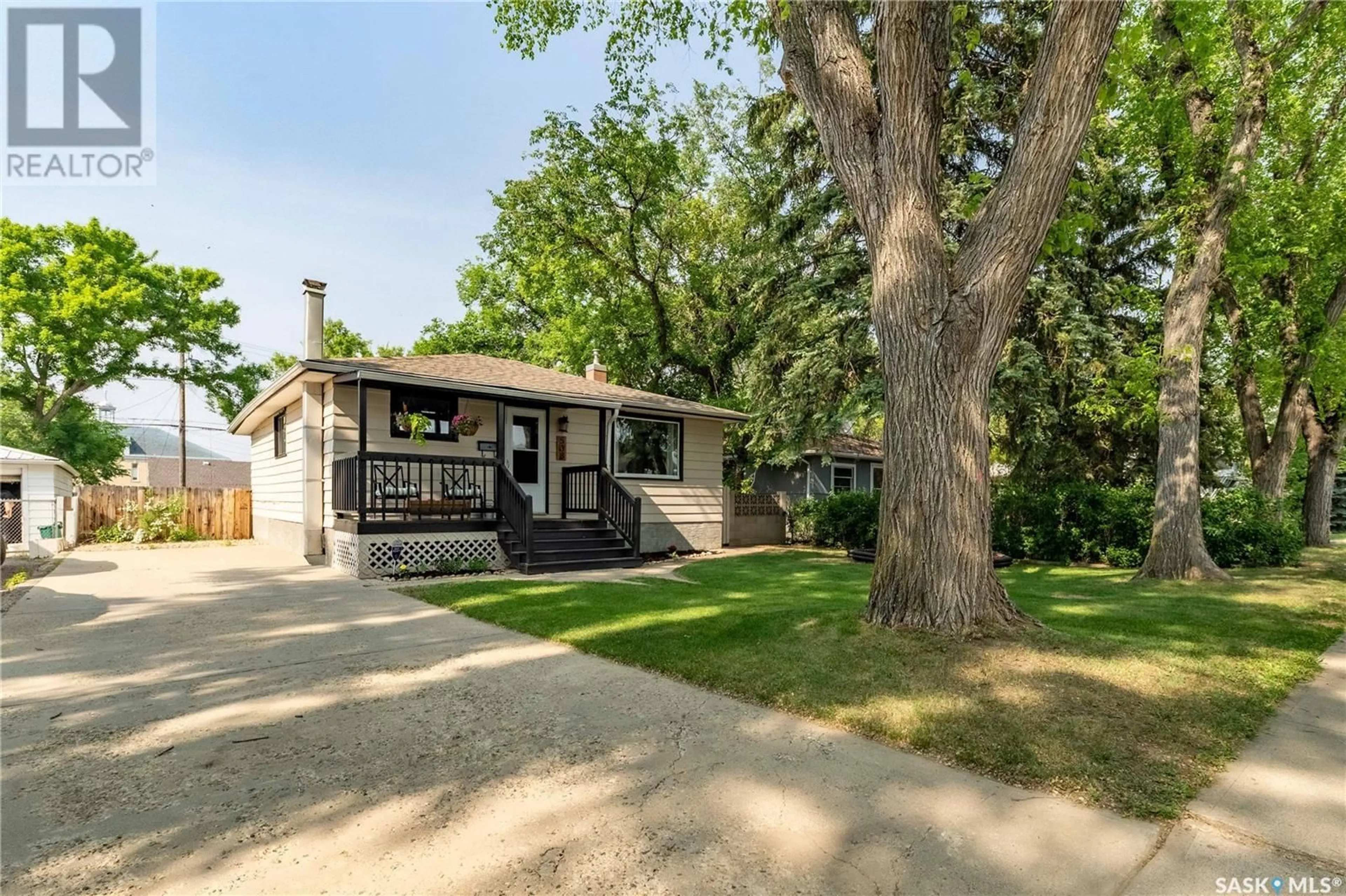 Home with vinyl exterior material, street for 538 DUFFIELD STREET, Moose Jaw Saskatchewan S6H5H9