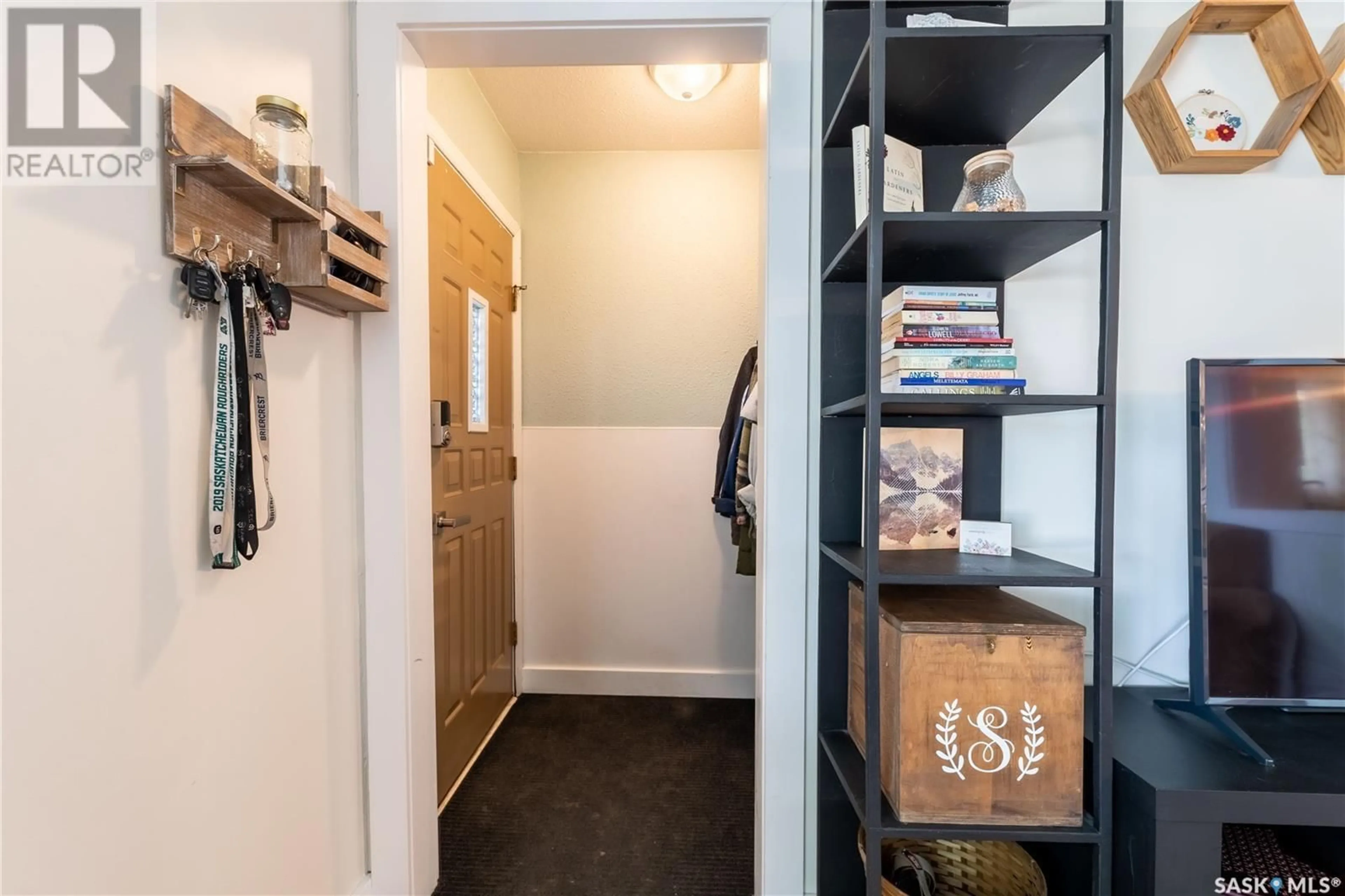 Indoor entryway for 538 DUFFIELD STREET, Moose Jaw Saskatchewan S6H5H9