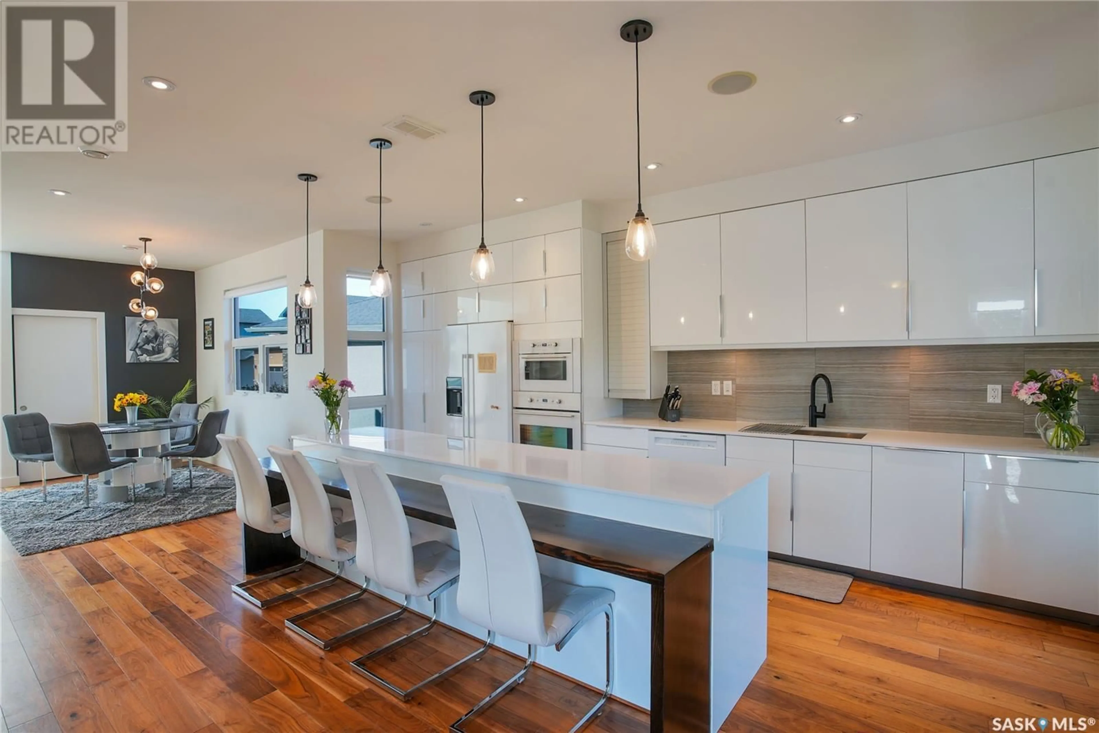 Contemporary kitchen, wood/laminate floor for 4122 SKINNER BAY, Regina Saskatchewan S4W0A2