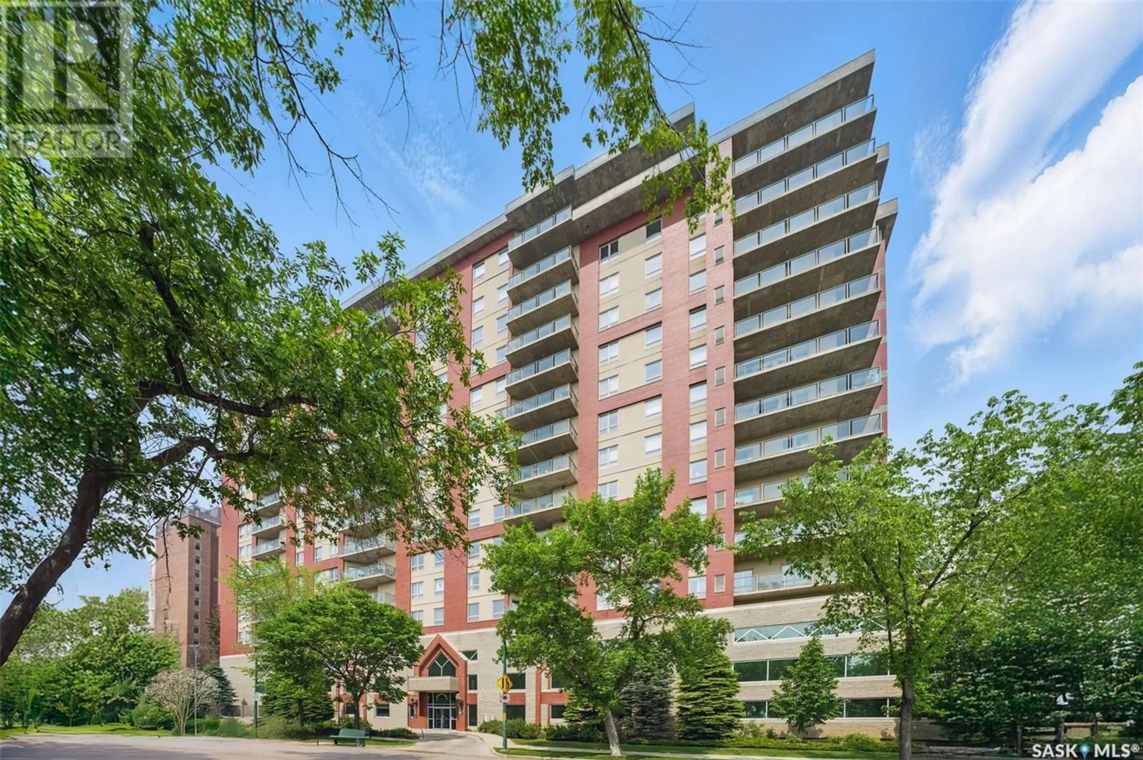 Patio, building for 902 - 1006 SPADINA CRESCENT, Saskatoon Saskatchewan S7K0G8