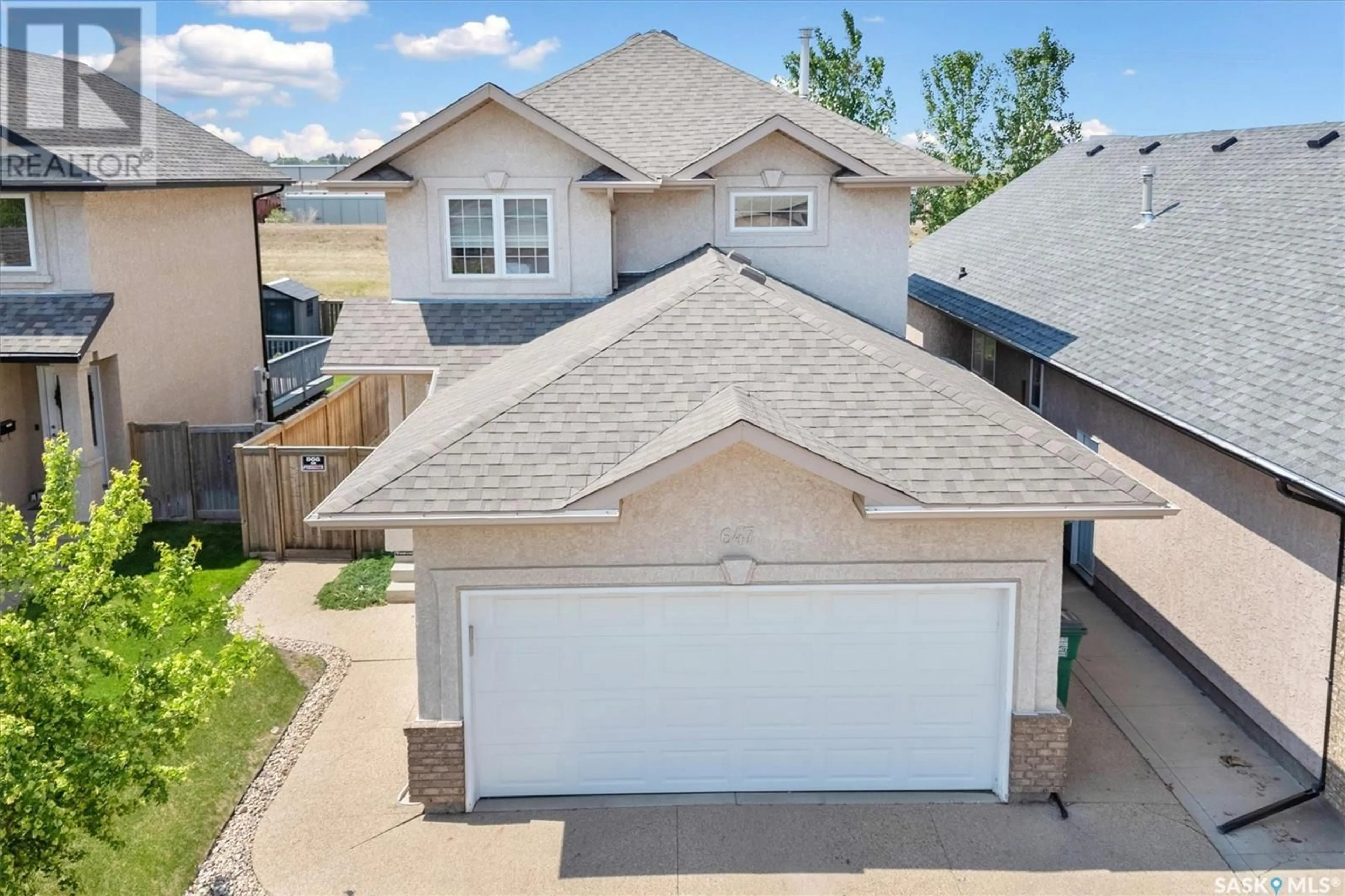 A pic from outside/outdoor area/front of a property/back of a property/a pic from drone, street for 647 BECKETT CRESCENT, Saskatoon Saskatchewan S7N4W6