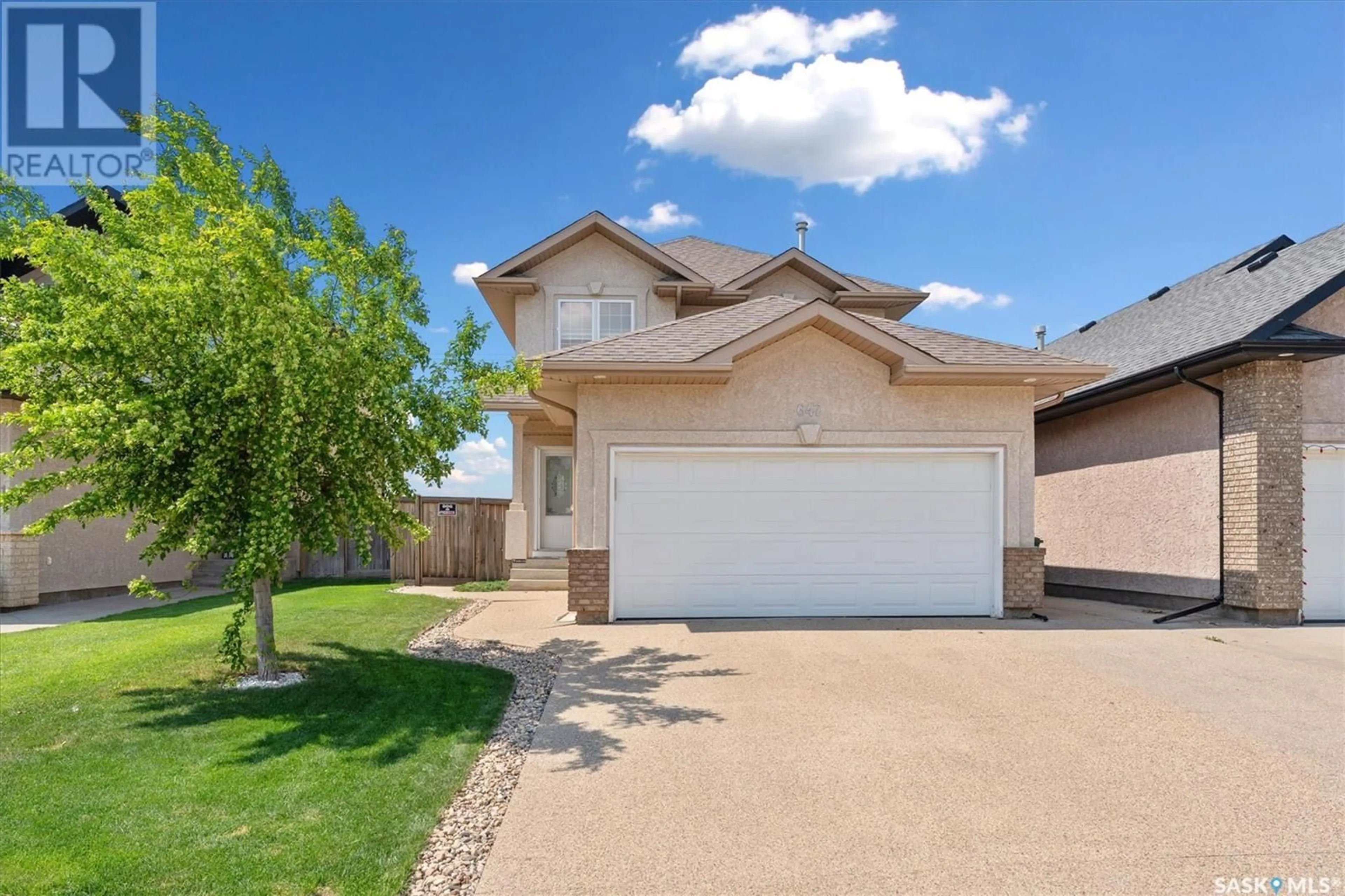 Home with vinyl exterior material, street for 647 BECKETT CRESCENT, Saskatoon Saskatchewan S7N4W6
