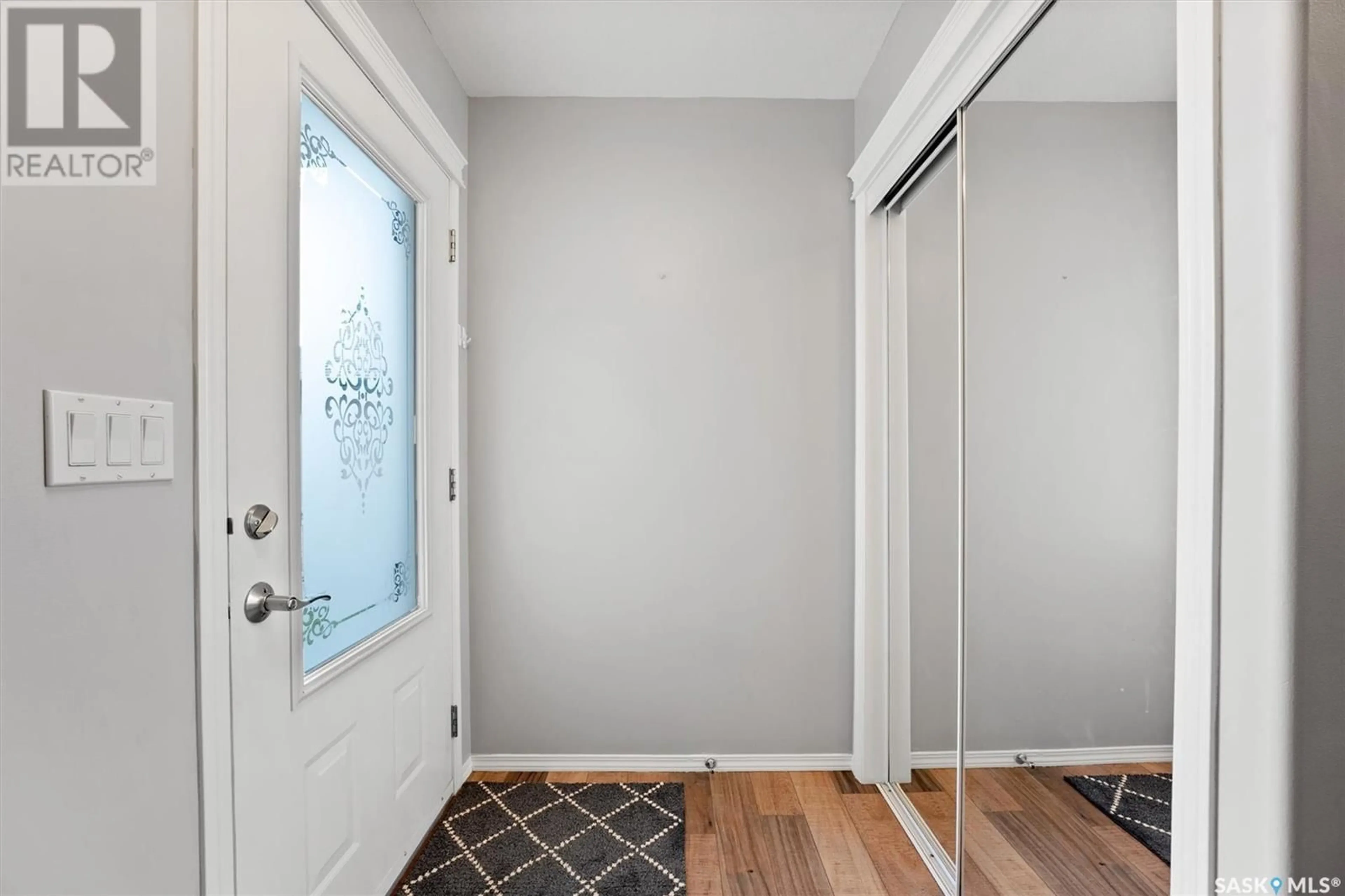 Indoor entryway for 647 BECKETT CRESCENT, Saskatoon Saskatchewan S7N4W6
