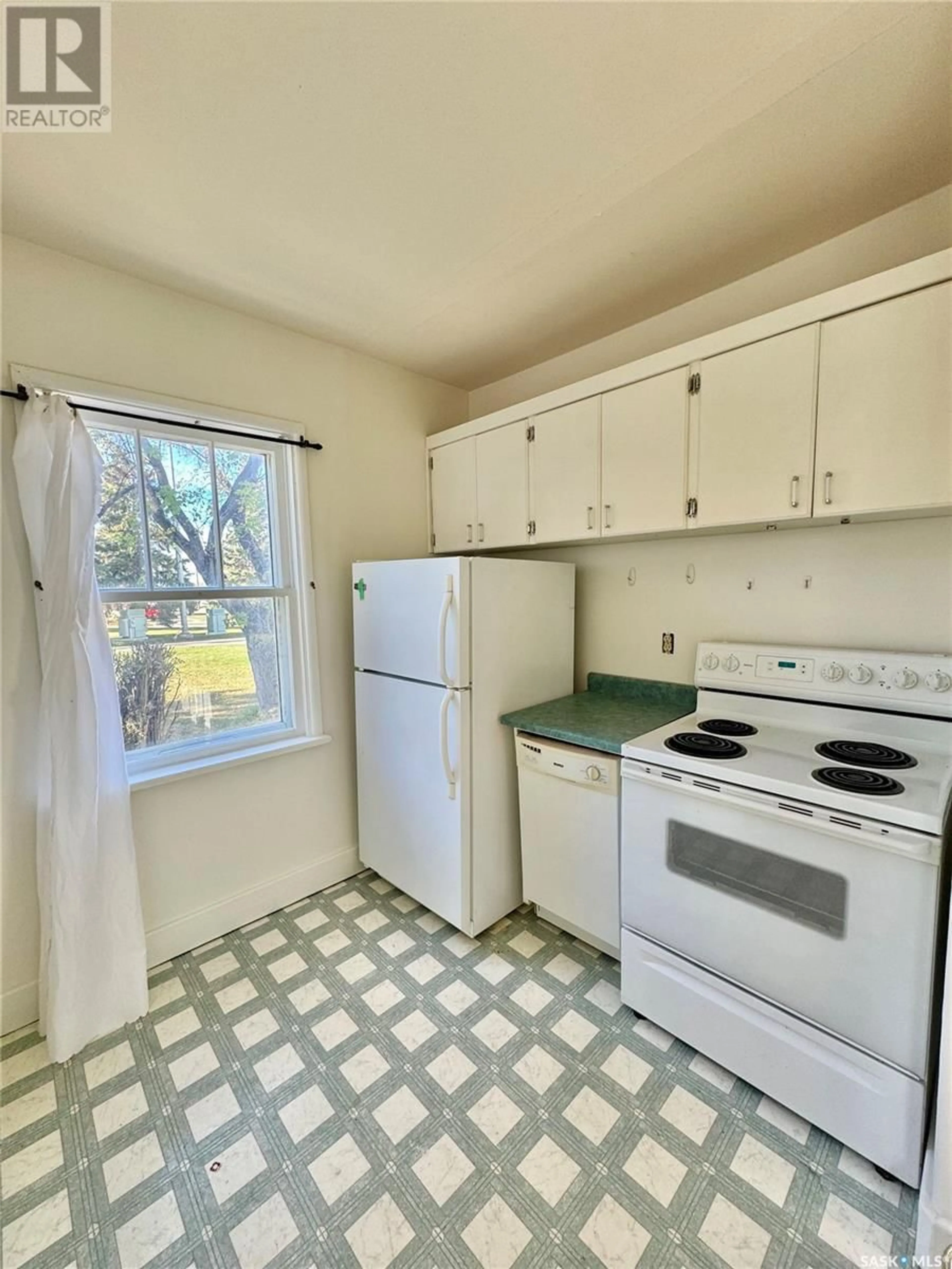 Standard kitchen, unknown for 1810 CENTRAL AVENUE, Prince Albert Saskatchewan S6V4W9