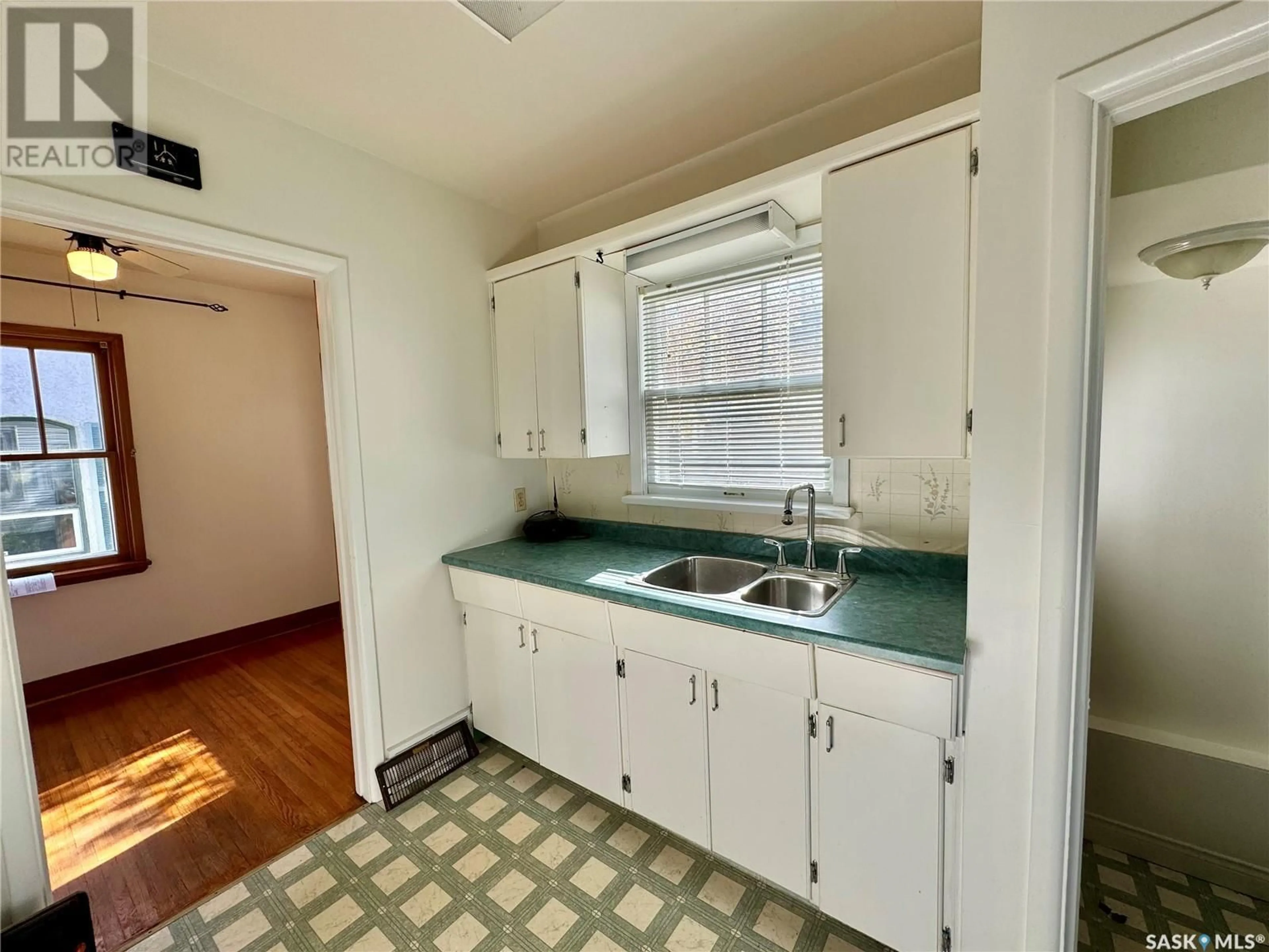 Standard kitchen, unknown for 1810 CENTRAL AVENUE, Prince Albert Saskatchewan S6V4W9