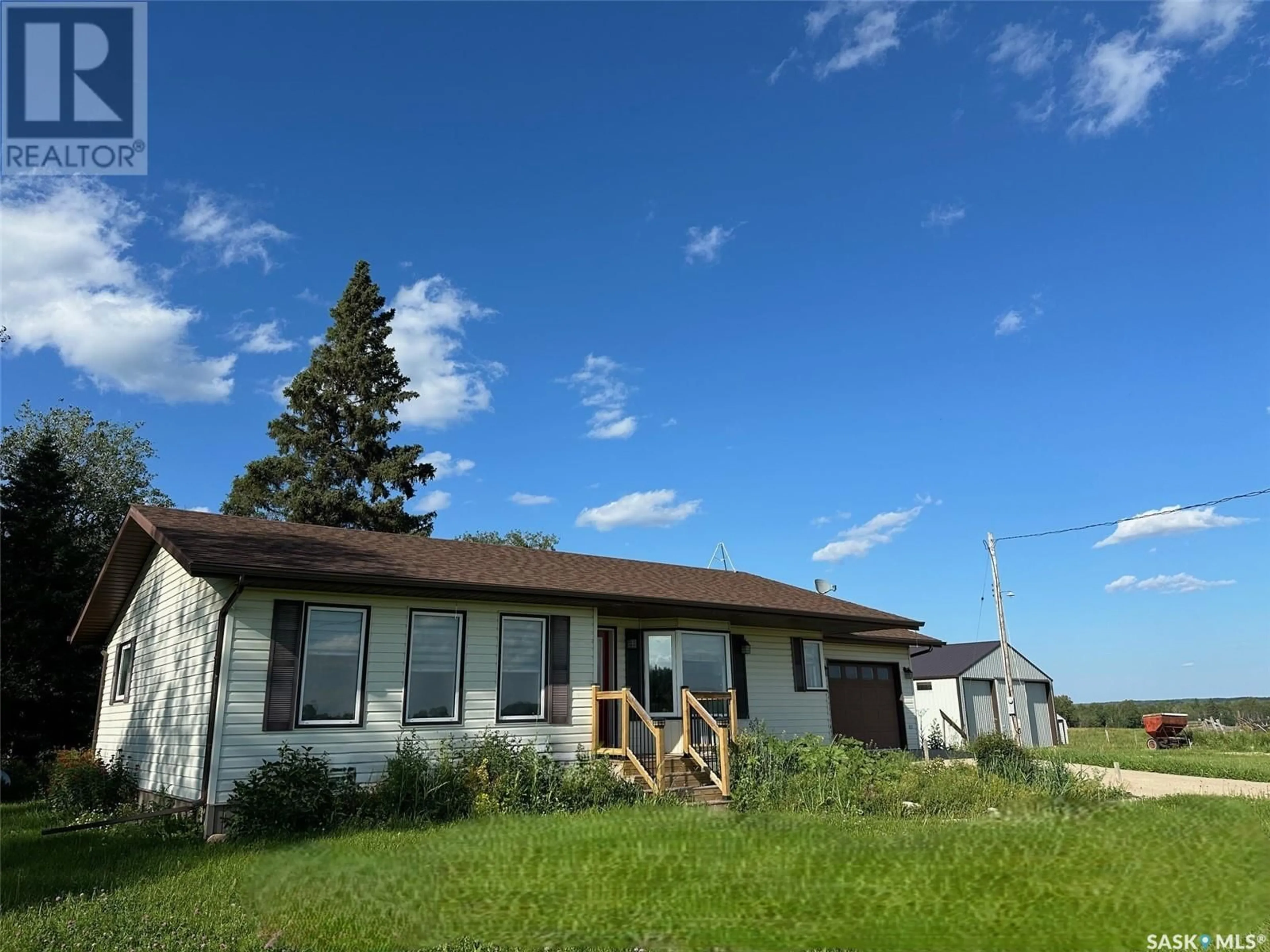 A pic from outside/outdoor area/front of a property/back of a property/a pic from drone, building for DUNBAR, Preeceville Rm No. 334 Saskatchewan S0E0Y0