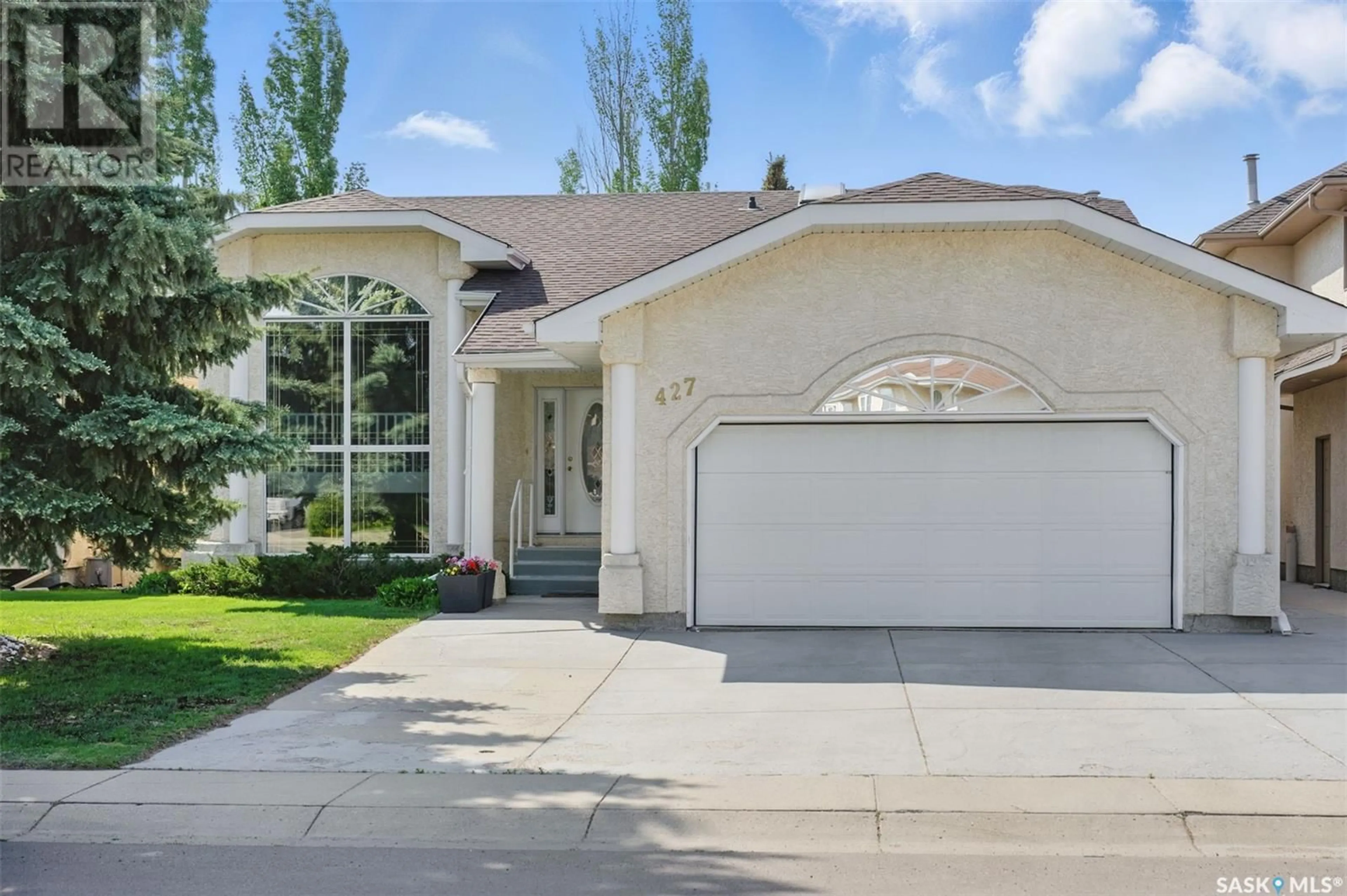 Home with vinyl exterior material, street for 427 BLACKSHIRE CRESCENT, Saskatoon Saskatchewan S7V1B4