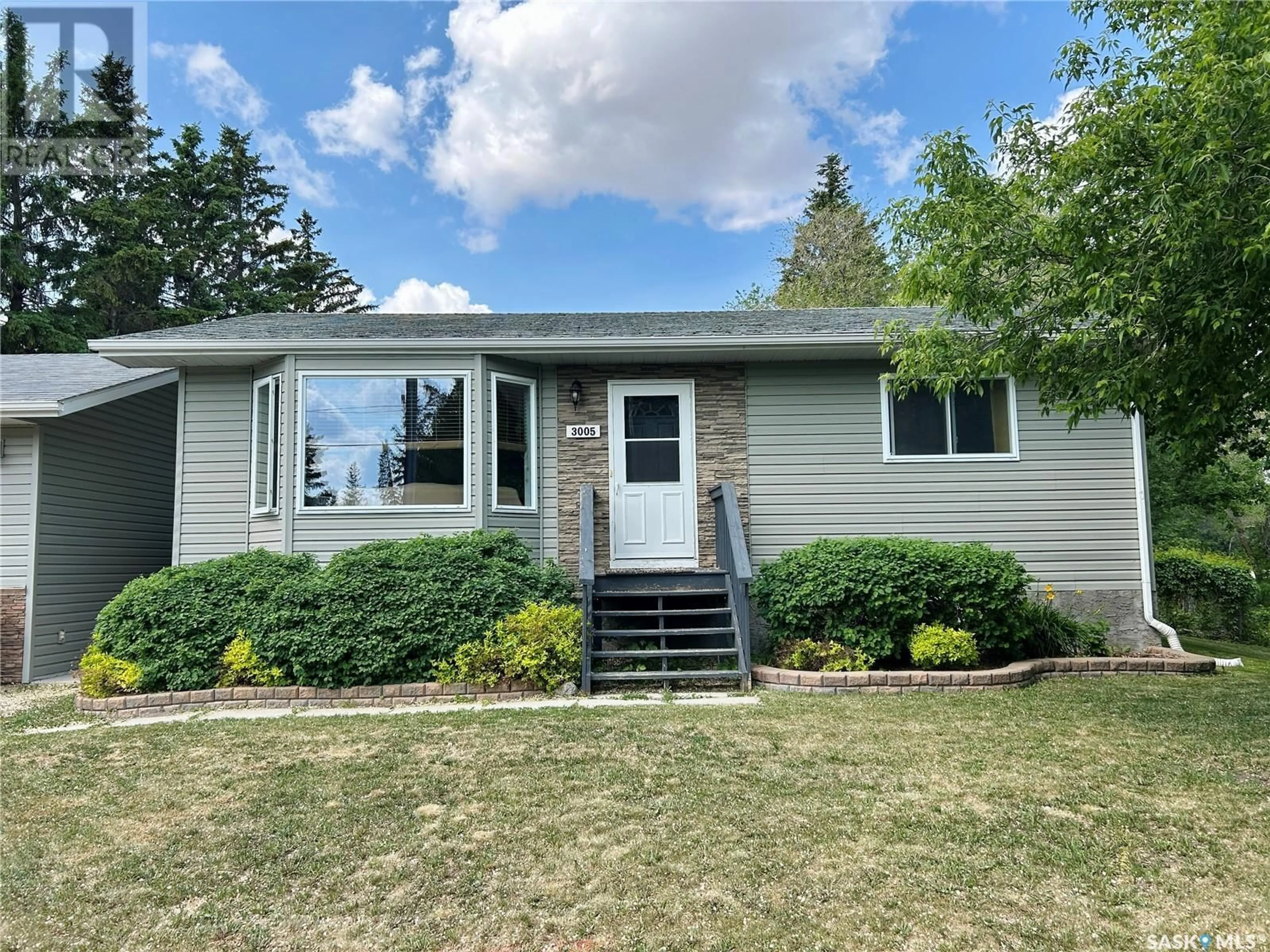 Home with vinyl exterior material, street for 3005 2ND AVENUE, Waldheim Saskatchewan S0K4R0