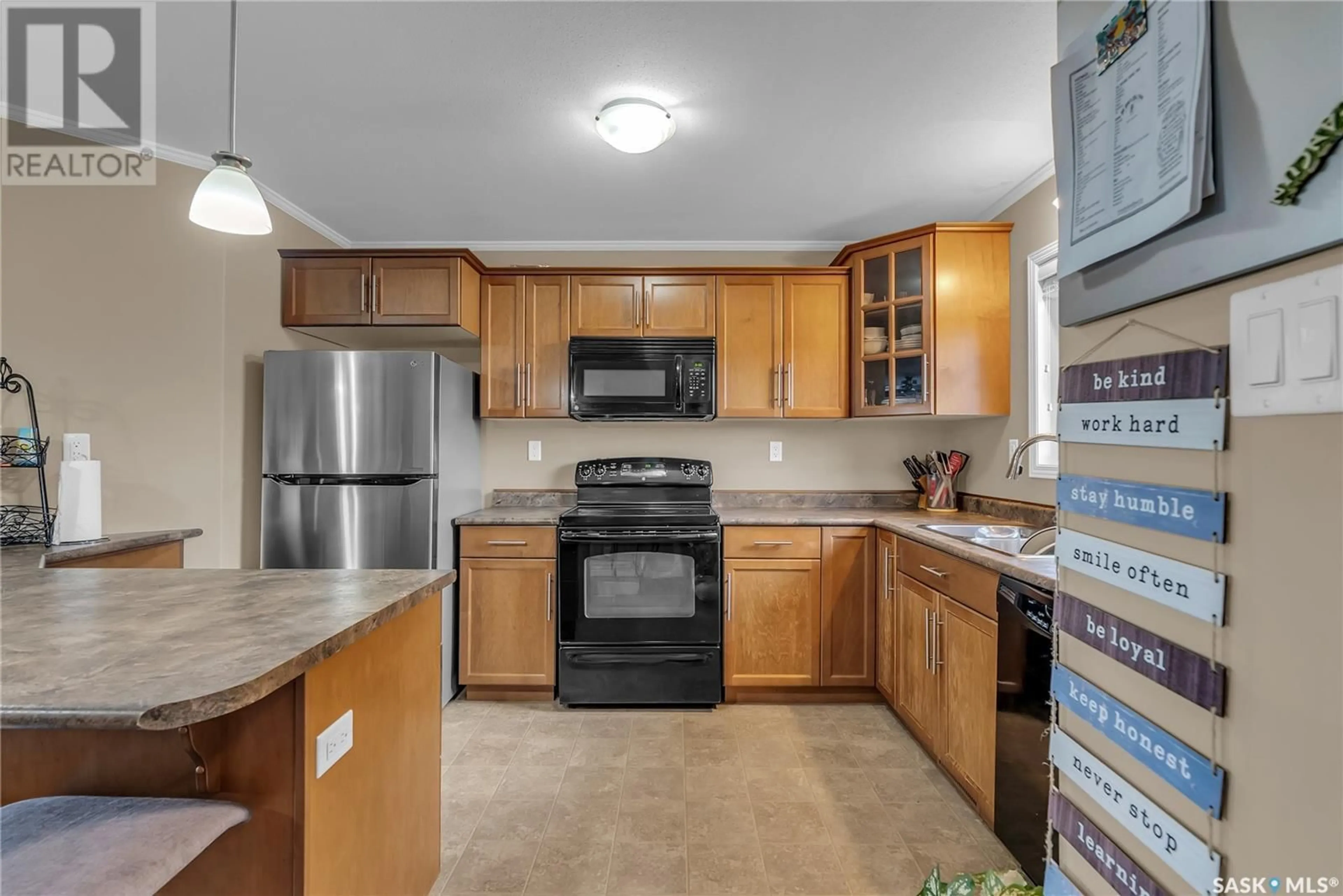 Standard kitchen, ceramic/tile floor for 406 - 110 SHILLINGTON CRESCENT, Saskatoon Saskatchewan S7M3Z8