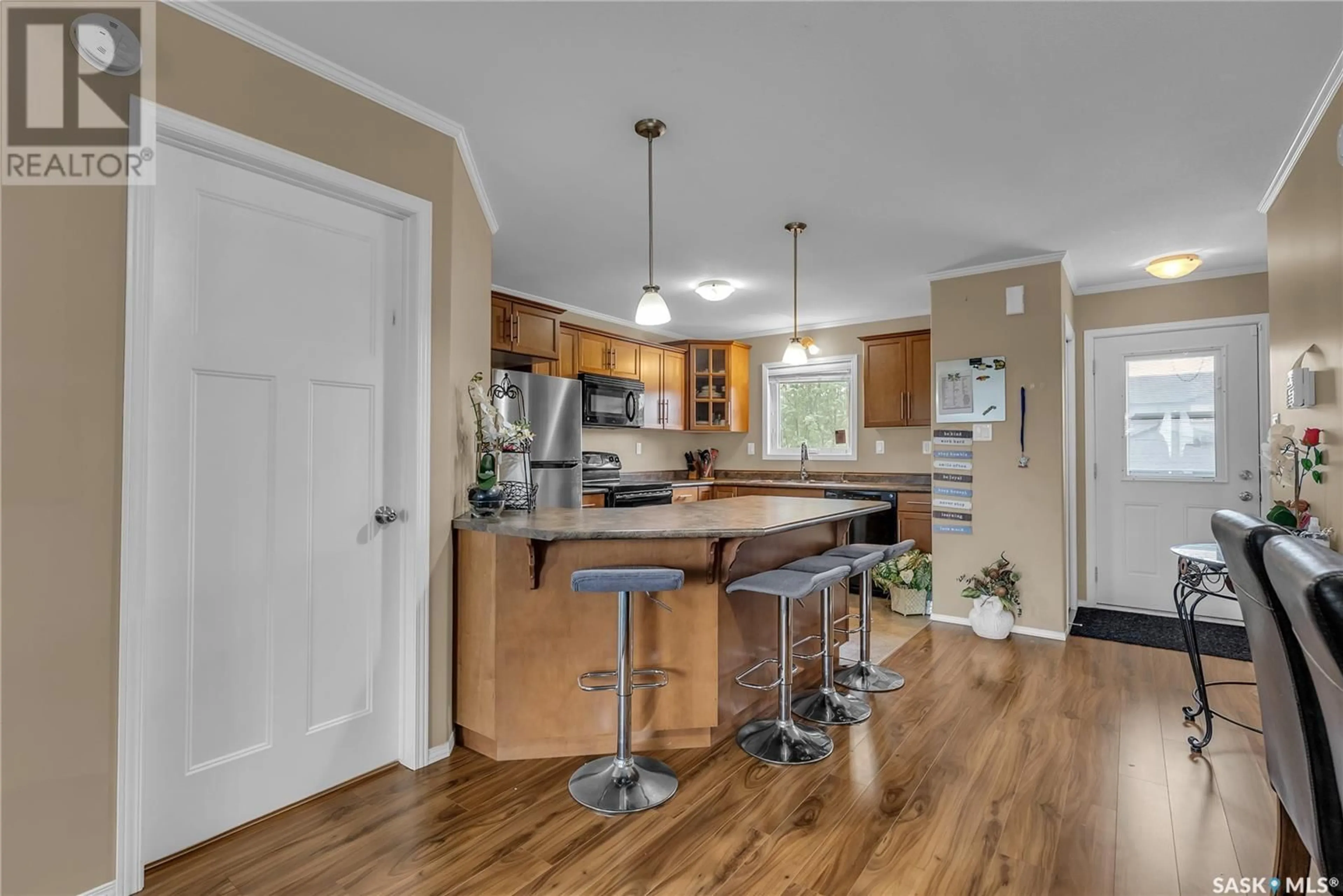 Open concept kitchen, wood/laminate floor for 406 - 110 SHILLINGTON CRESCENT, Saskatoon Saskatchewan S7M3Z8