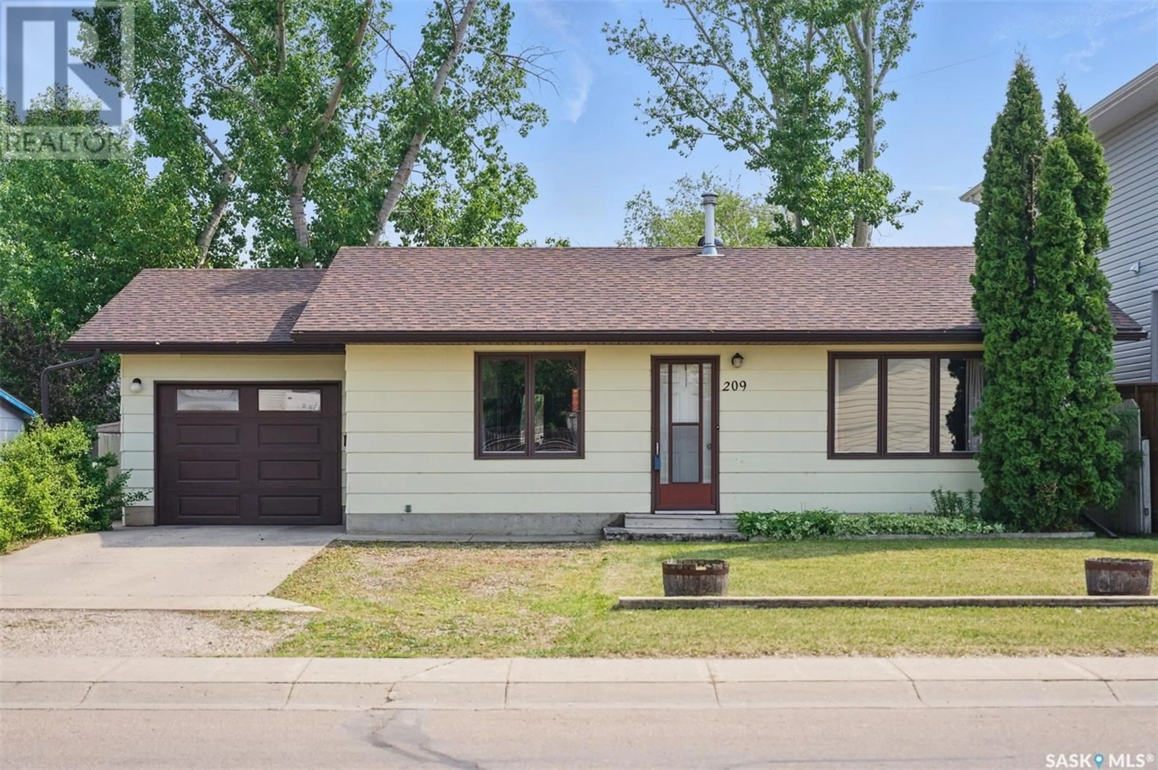 Home with vinyl exterior material, street for 209 4TH STREET, Warman Saskatchewan S0K4S0