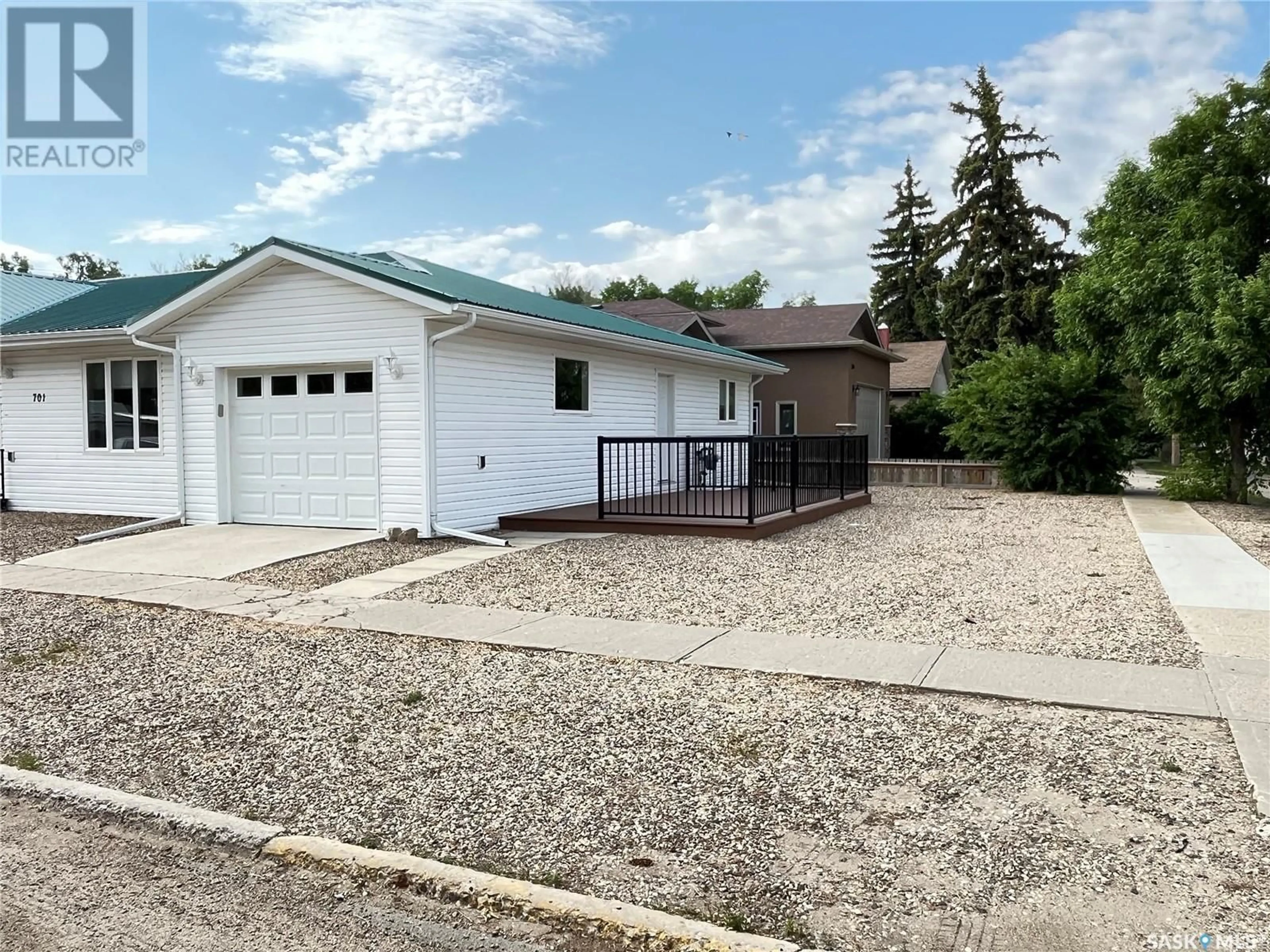 Home with vinyl exterior material, street for 701 1ST AVENUE, Maple Creek Saskatchewan S0N1N0