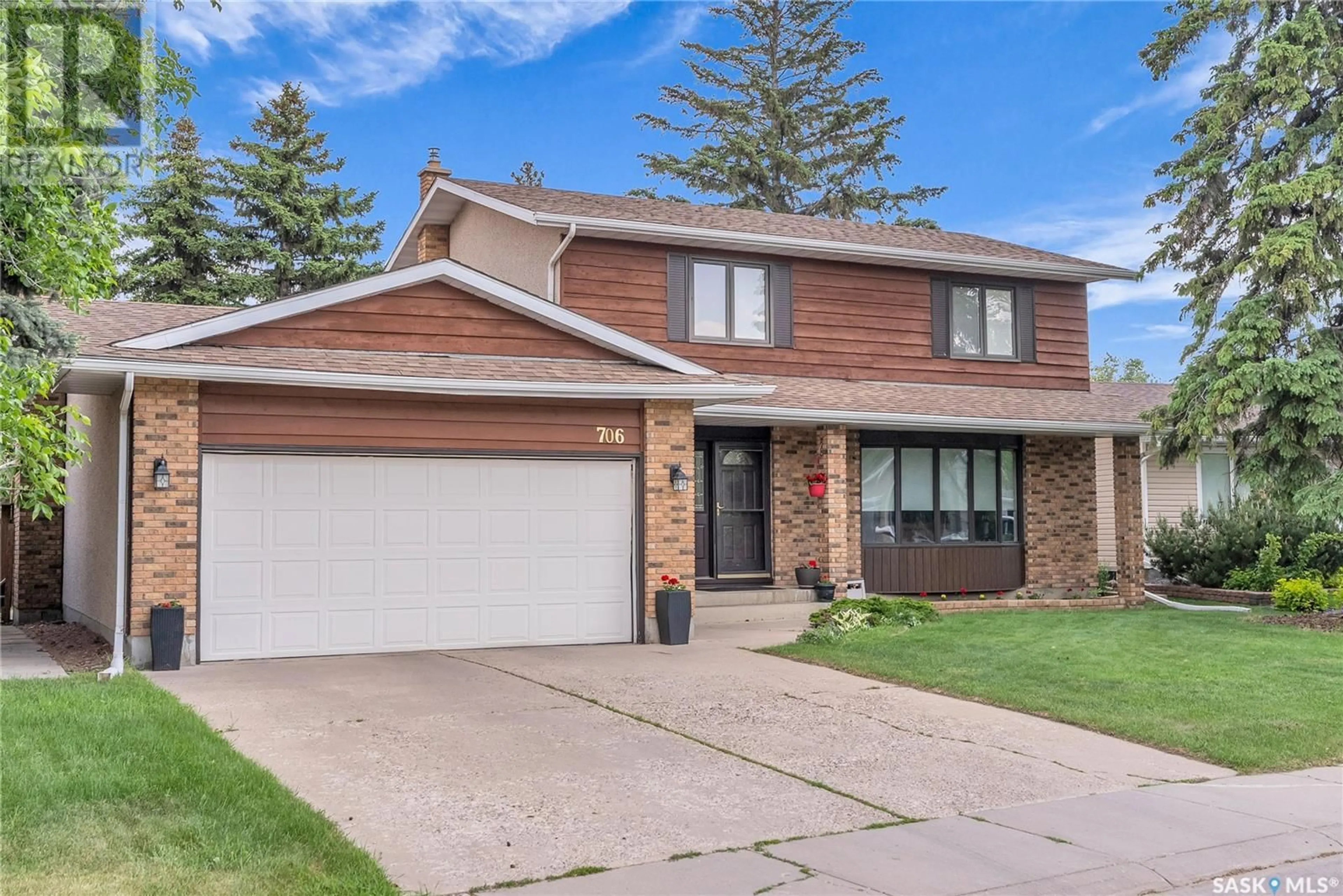 Home with vinyl exterior material, street for 706 TRENT CRESCENT, Saskatoon Saskatchewan S7H4S5
