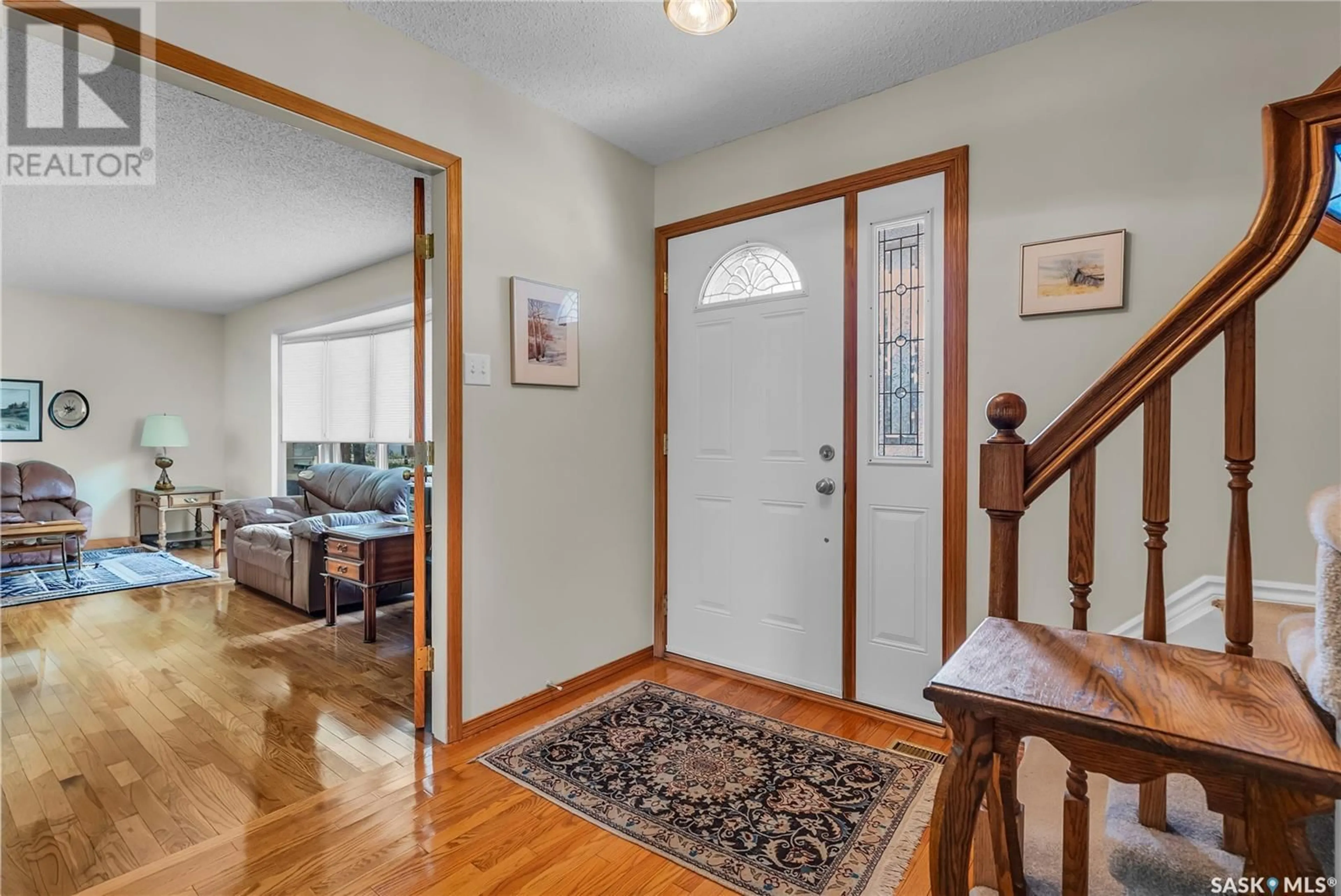 Indoor entryway for 706 TRENT CRESCENT, Saskatoon Saskatchewan S7H4S5