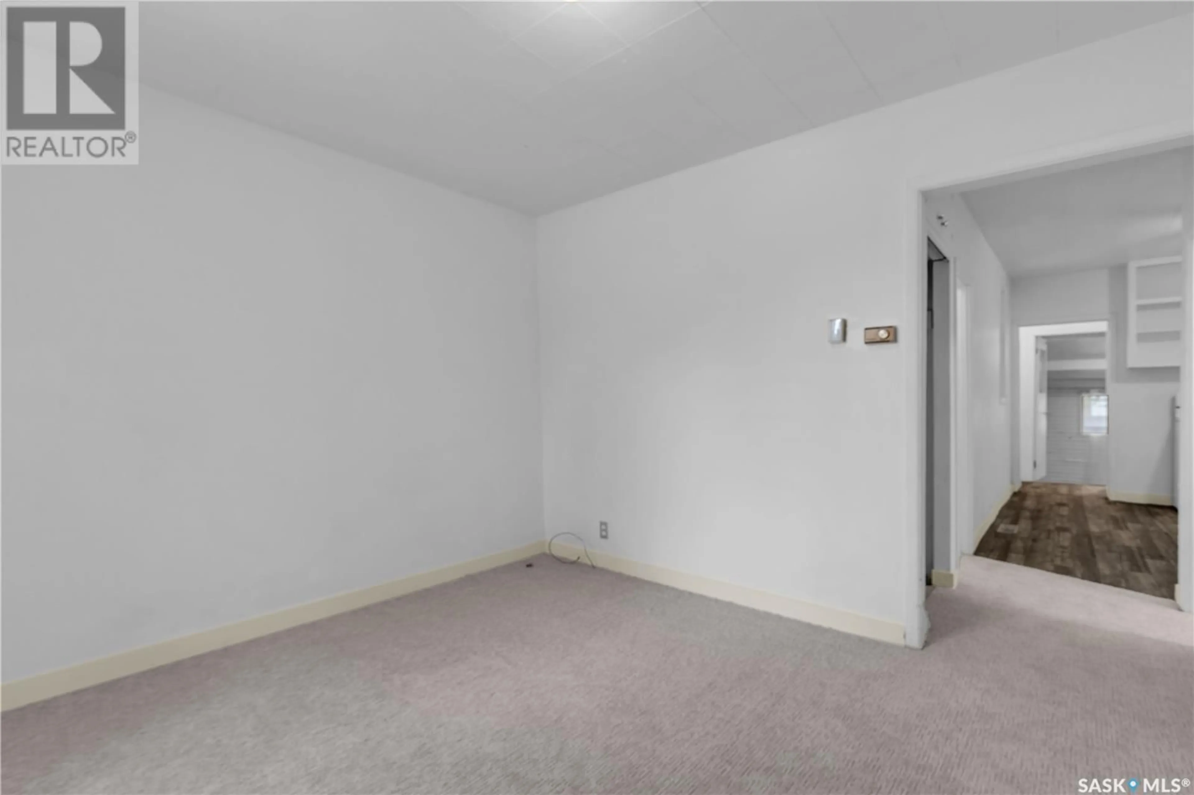 A pic of a room for 1227 C AVENUE, Saskatoon Saskatchewan S7K1L6