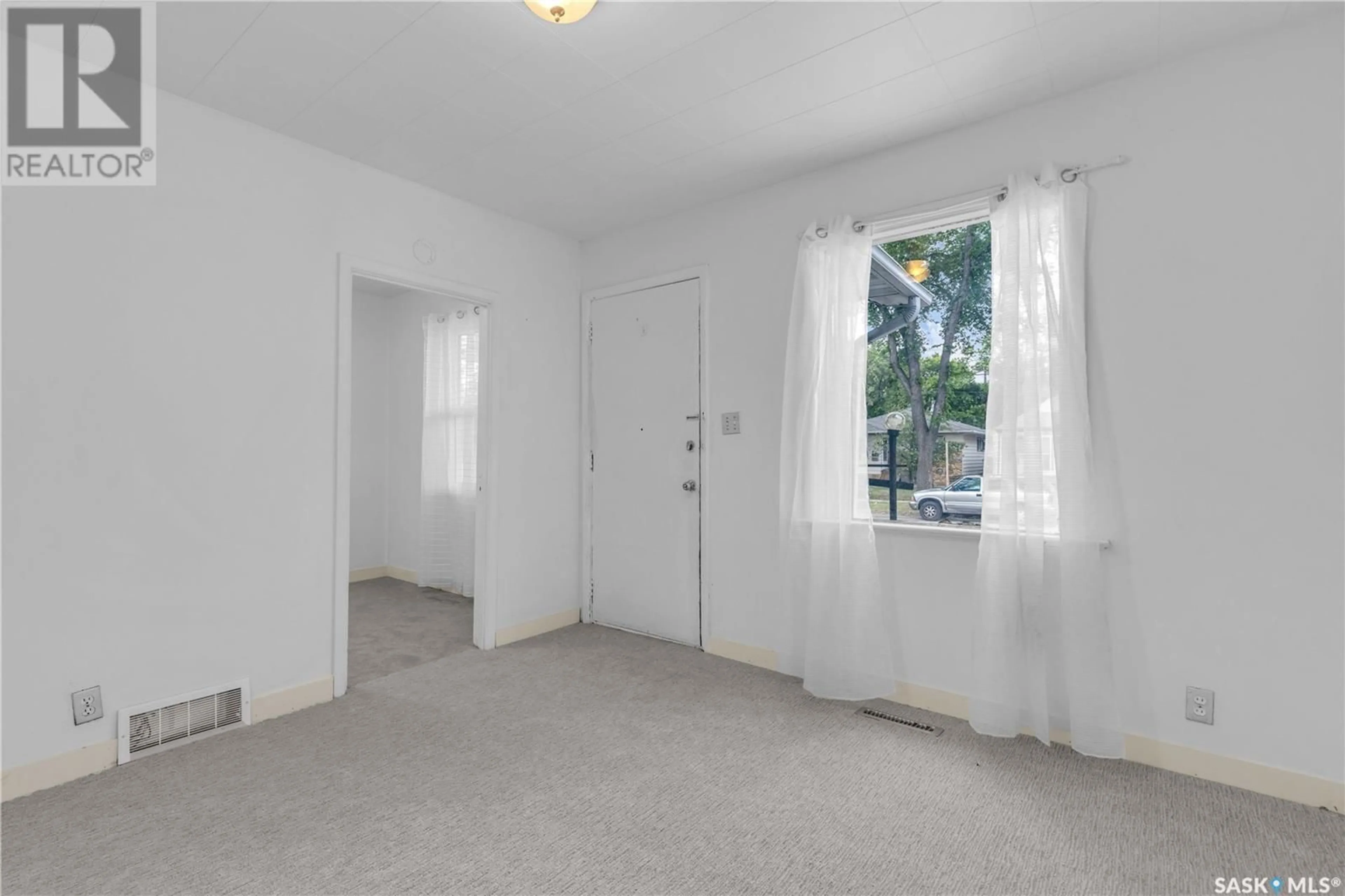 A pic of a room for 1227 C AVENUE, Saskatoon Saskatchewan S7K1L6