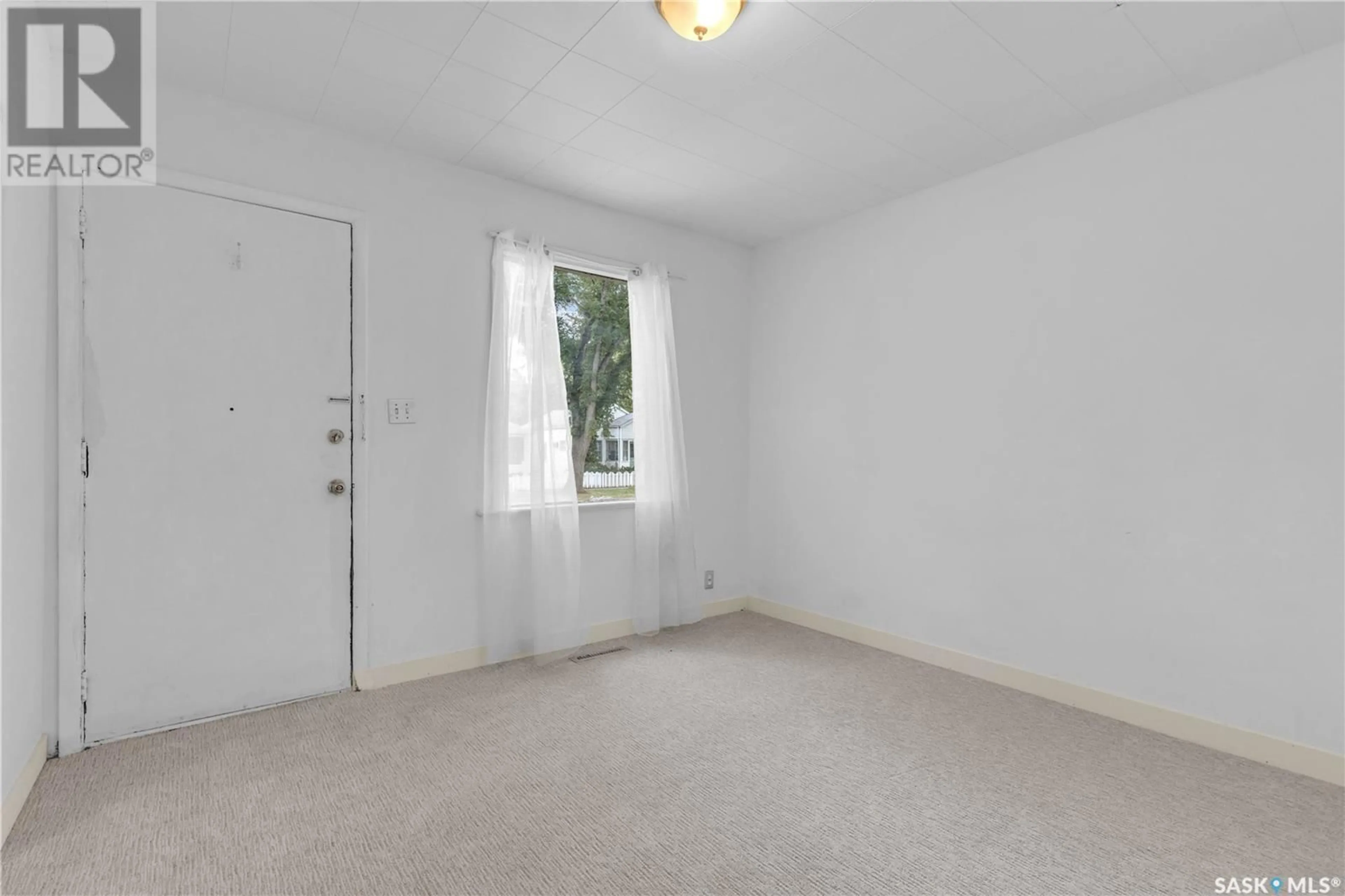 A pic of a room for 1227 C AVENUE, Saskatoon Saskatchewan S7K1L6