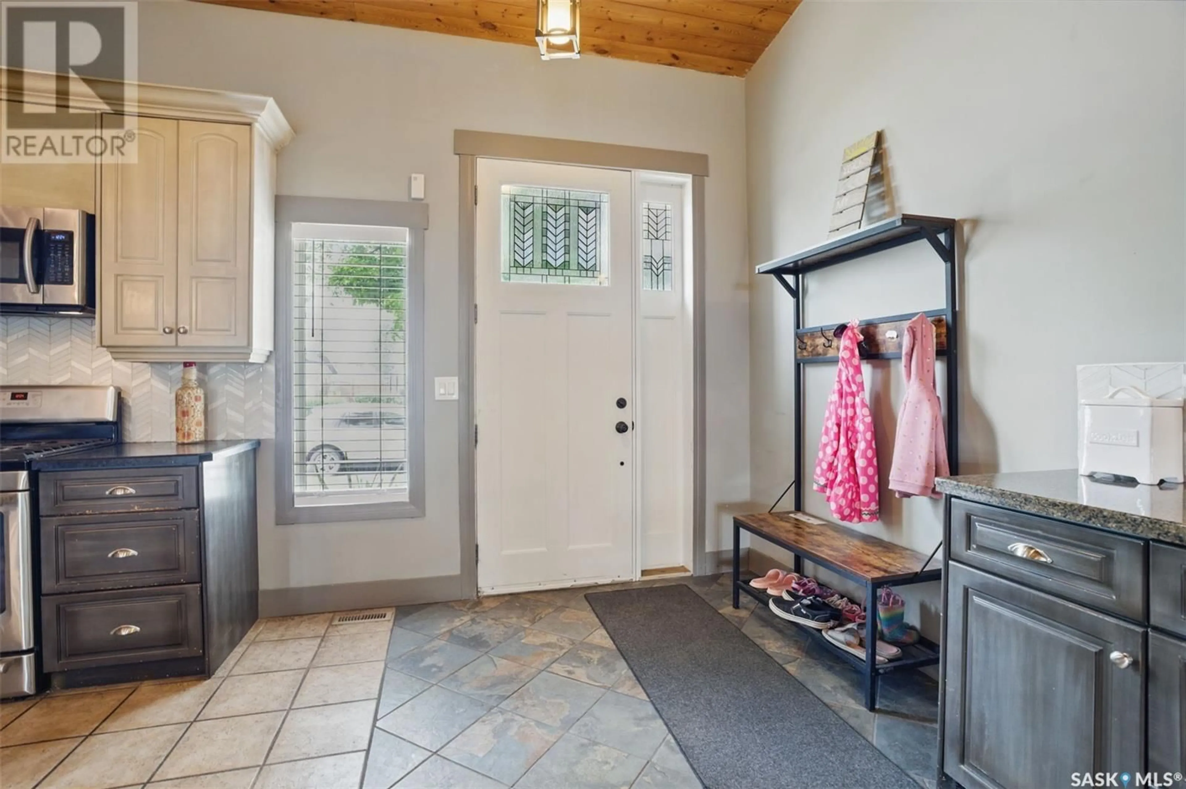 Indoor entryway for 33 5TH AVENUE, Martensville Saskatchewan S0K2T0