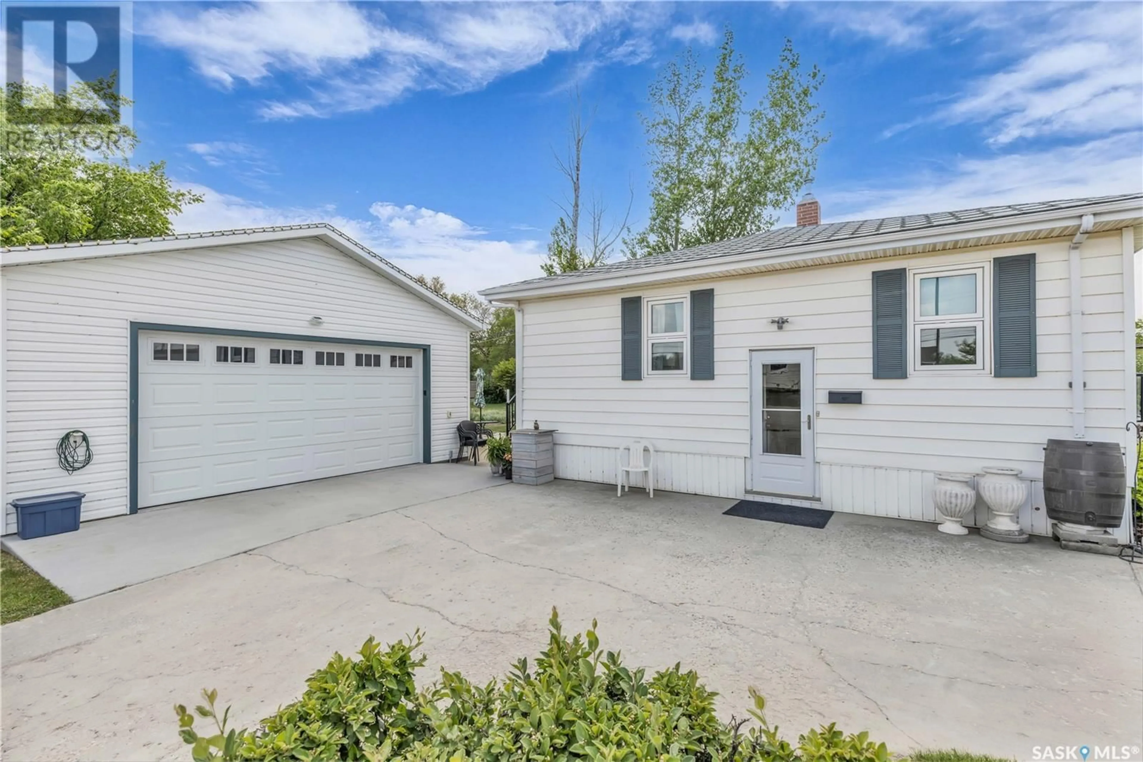 Home with vinyl exterior material, street for 113 GRANT AVENUE, Hanley Saskatchewan S0G2E0