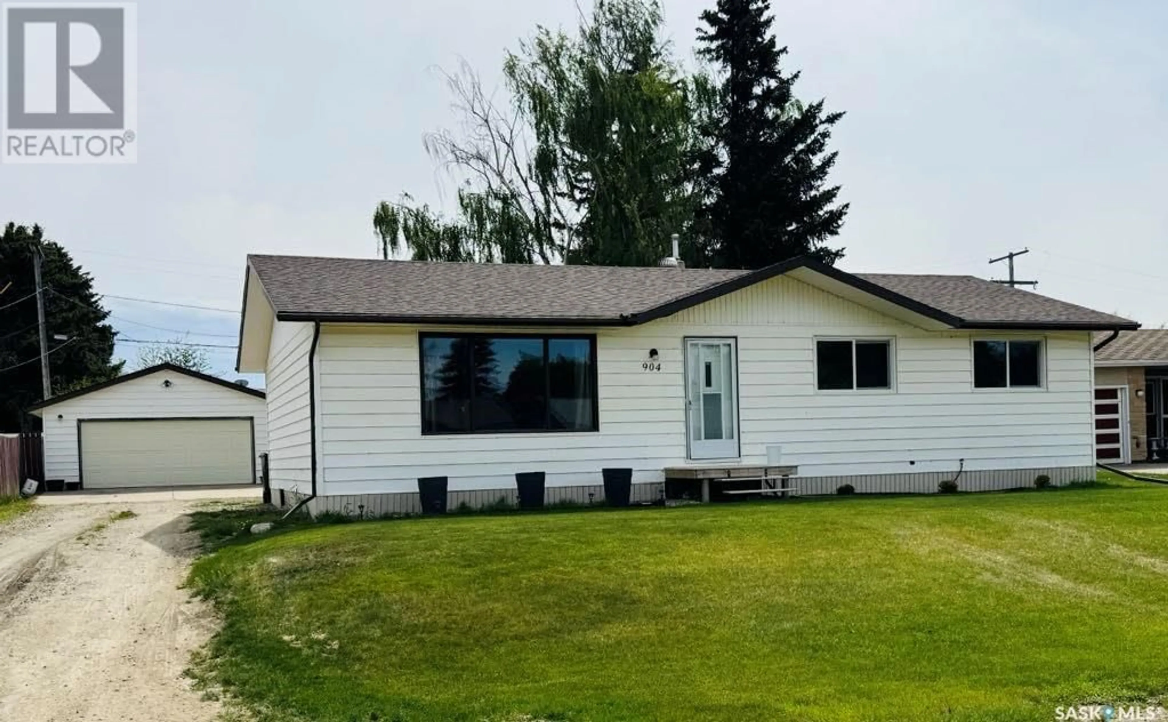 Home with vinyl exterior material, unknown for 904 N AVENUE, Perdue Saskatchewan S0K3C0