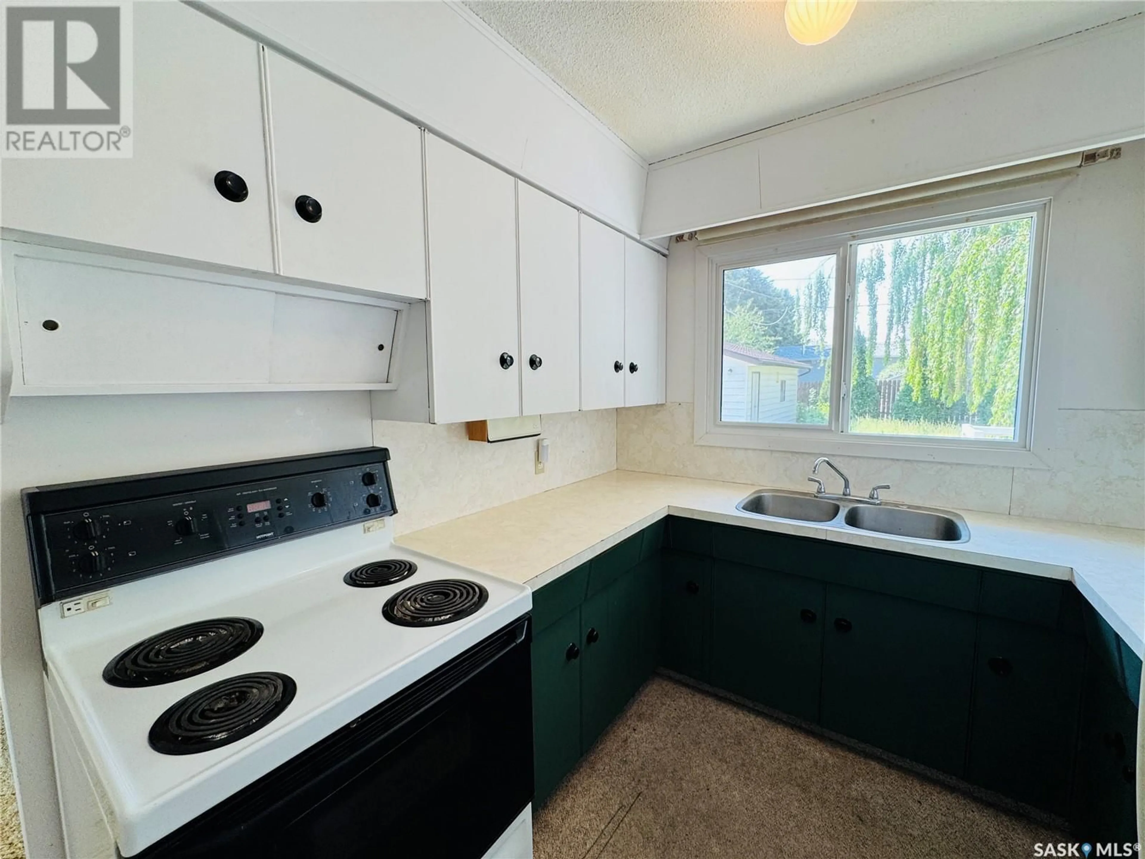 Standard kitchen, unknown for 904 N AVENUE, Perdue Saskatchewan S0K3C0