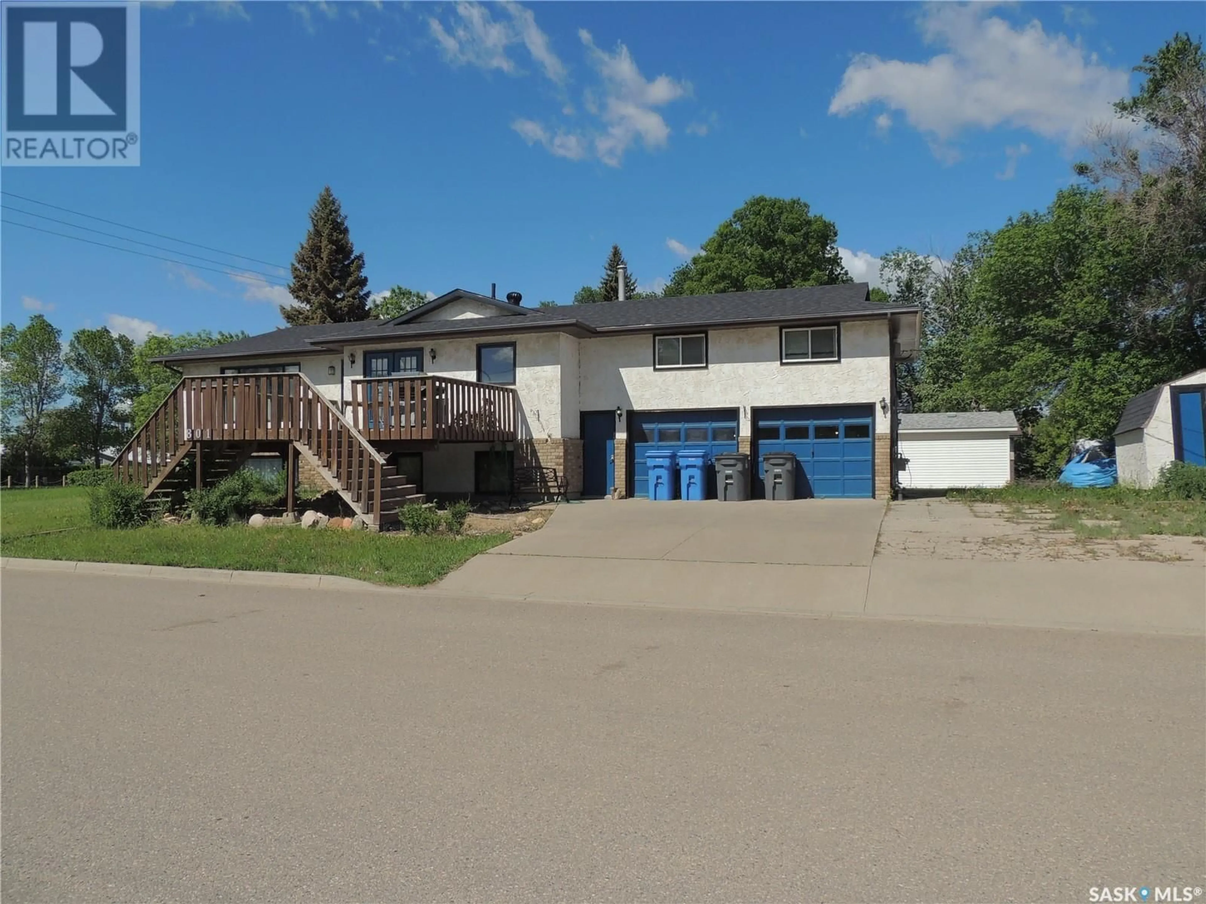 A pic from outside/outdoor area/front of a property/back of a property/a pic from drone, street for 801 KING STREET, Estevan Saskatchewan S4A1L2