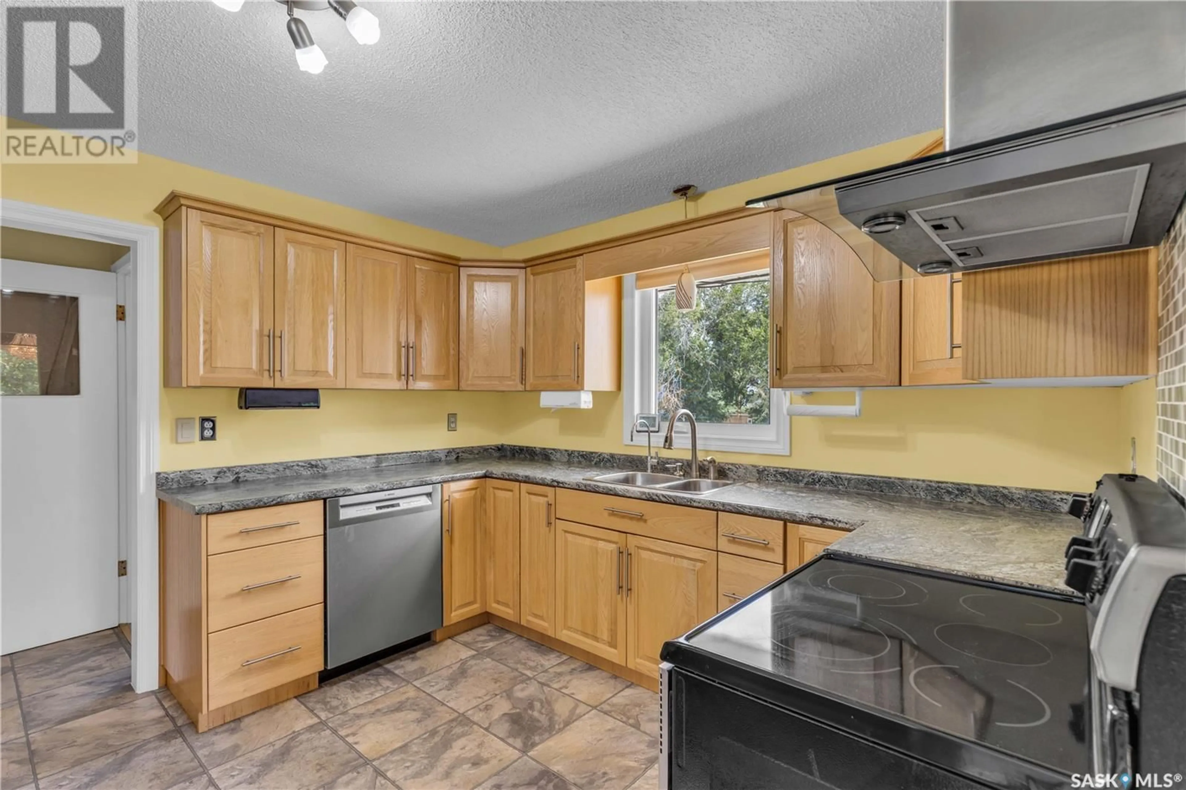 Standard kitchen, ceramic/tile floor for 311 1ST AVENUE, Hanley Saskatchewan S0G2E0