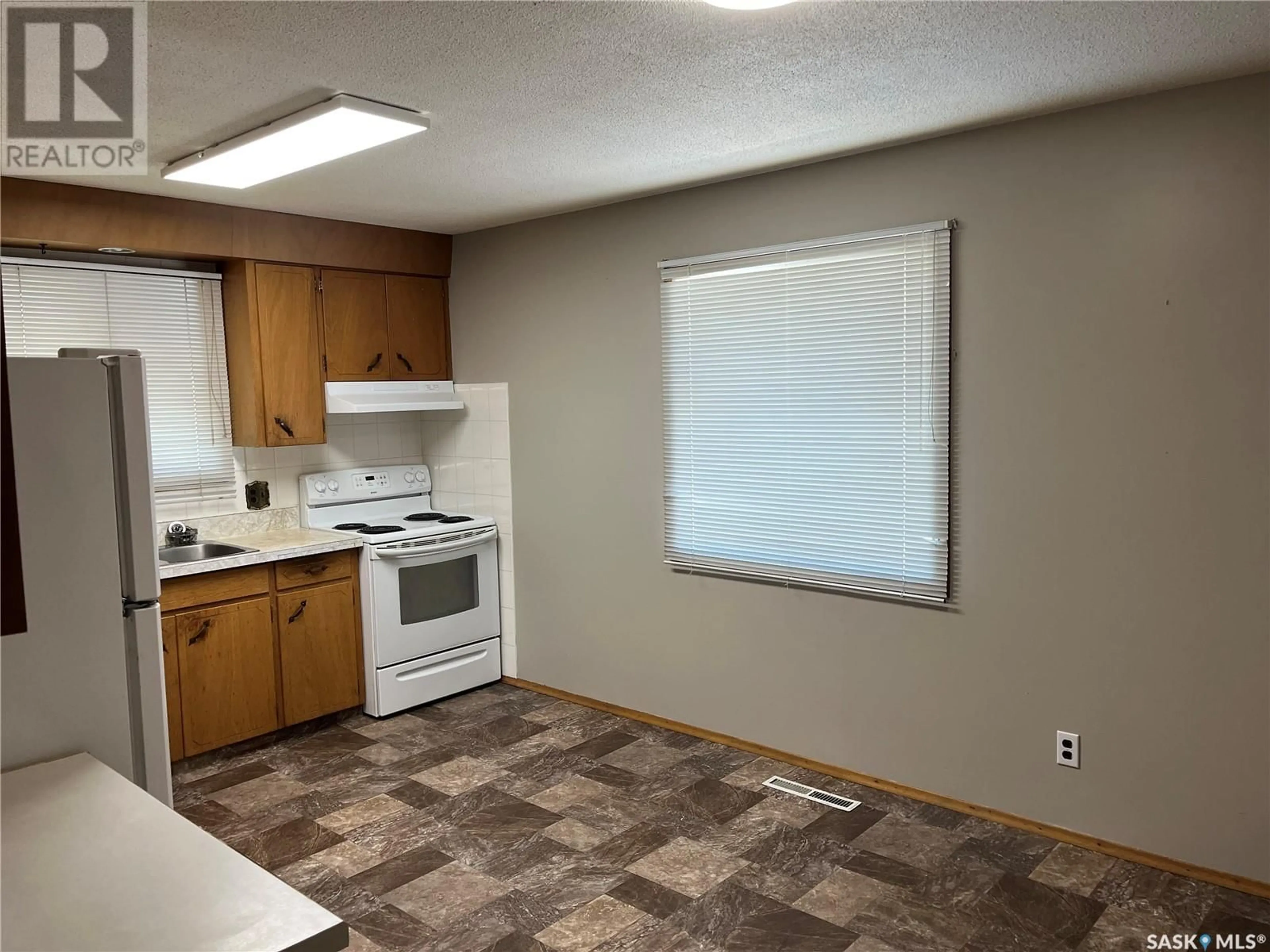 Standard kitchen, unknown for 804 16TH STREET, Prince Albert Saskatchewan S6V3W2