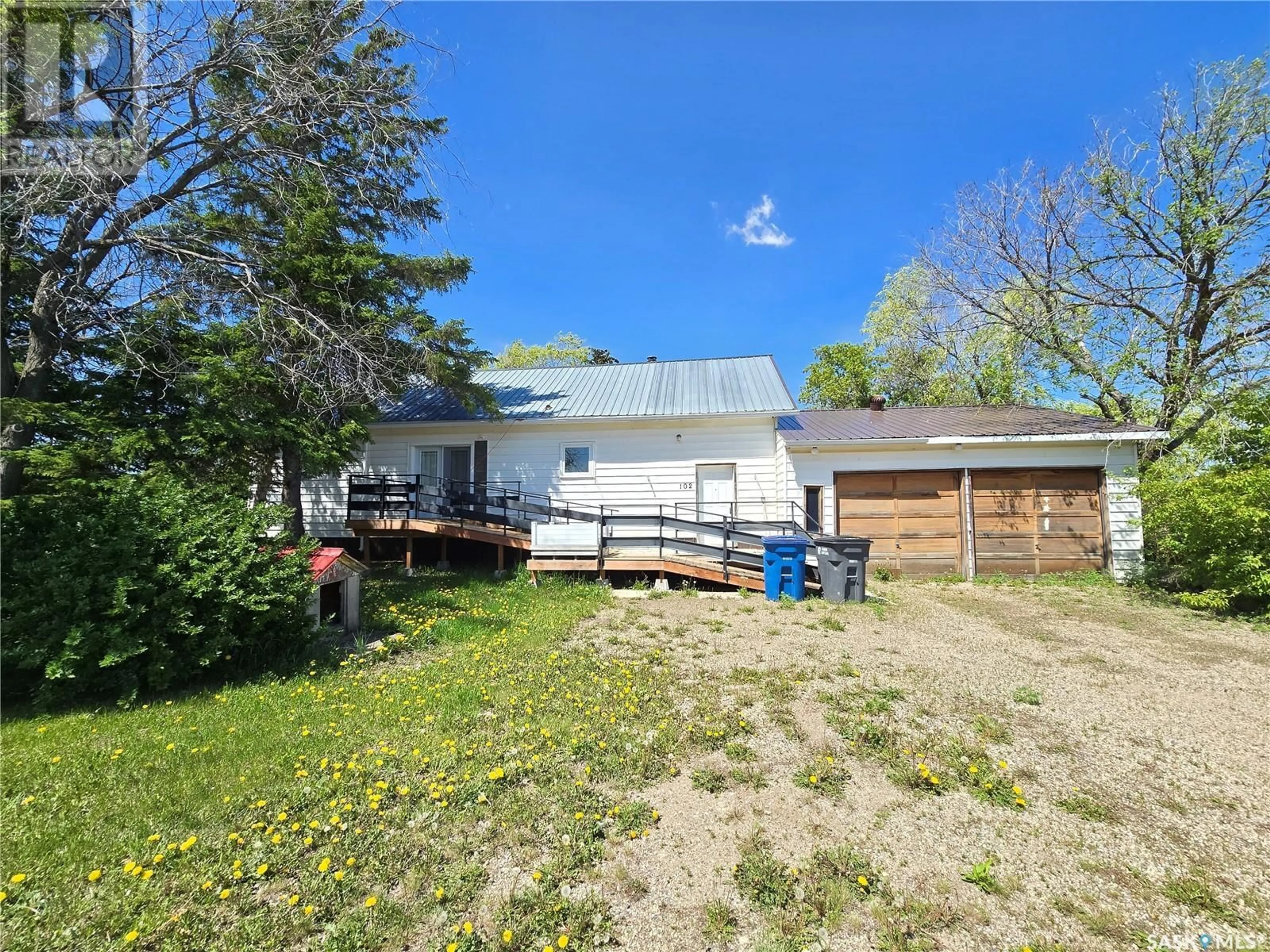 A pic from outside/outdoor area/front of a property/back of a property/a pic from drone, unknown for 102 LAURIER AVENUE, Aylesbury Saskatchewan S0G0B0