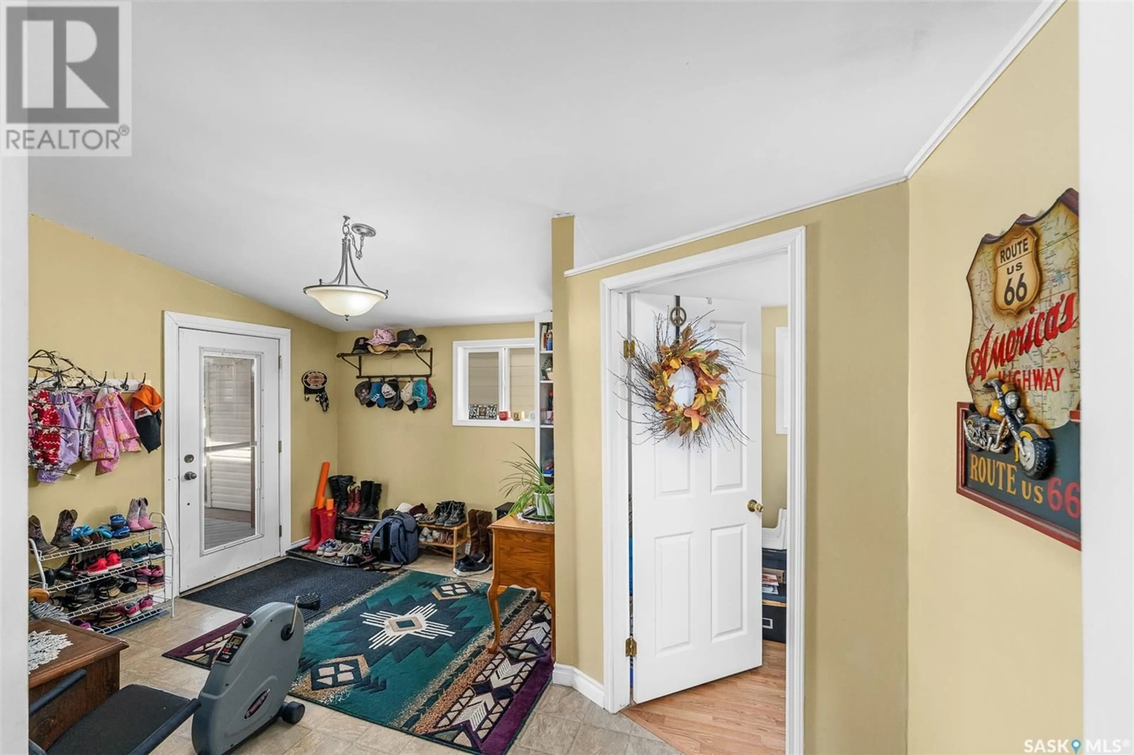 Indoor entryway for 116 LARCH STREET, Caronport Saskatchewan S0H0S0