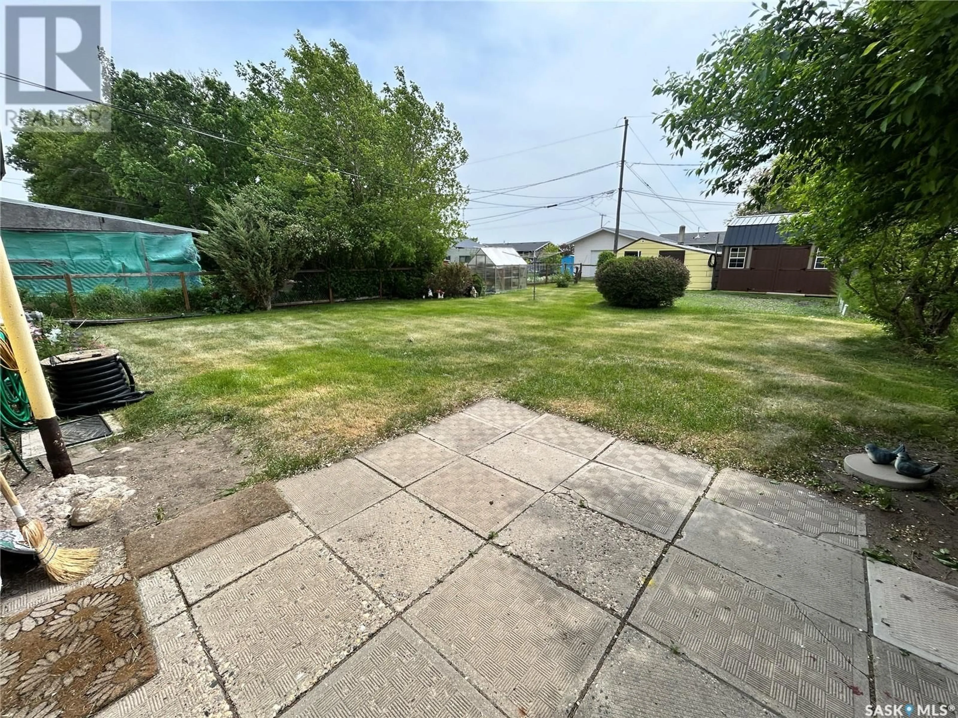 A pic from outside/outdoor area/front of a property/back of a property/a pic from drone, street for 601 2ND AVENUE, Spy Hill Saskatchewan S0A3W0