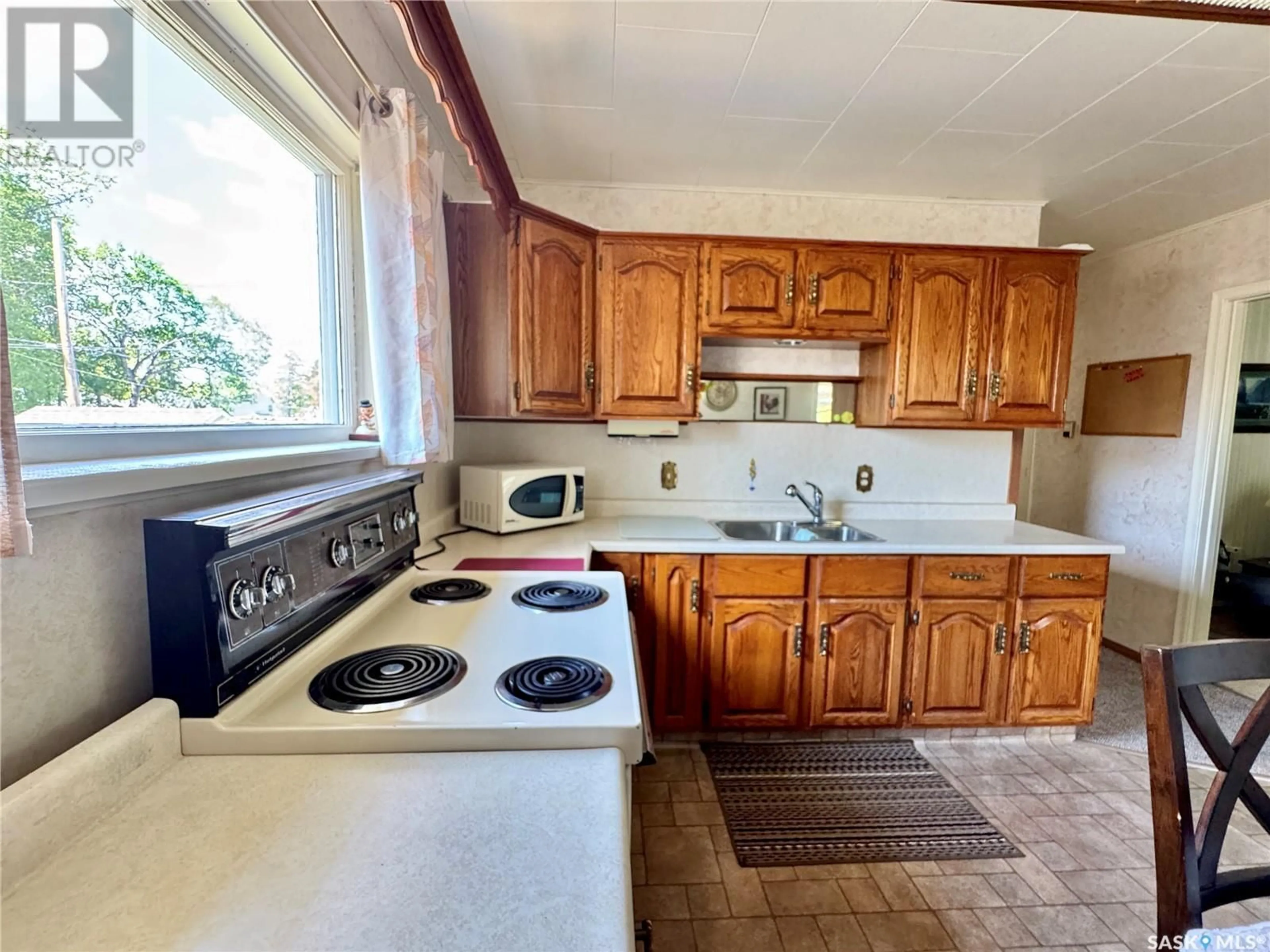 Standard kitchen, unknown for 68 REAMAN AVENUE, Yorkton Saskatchewan S3N2B9