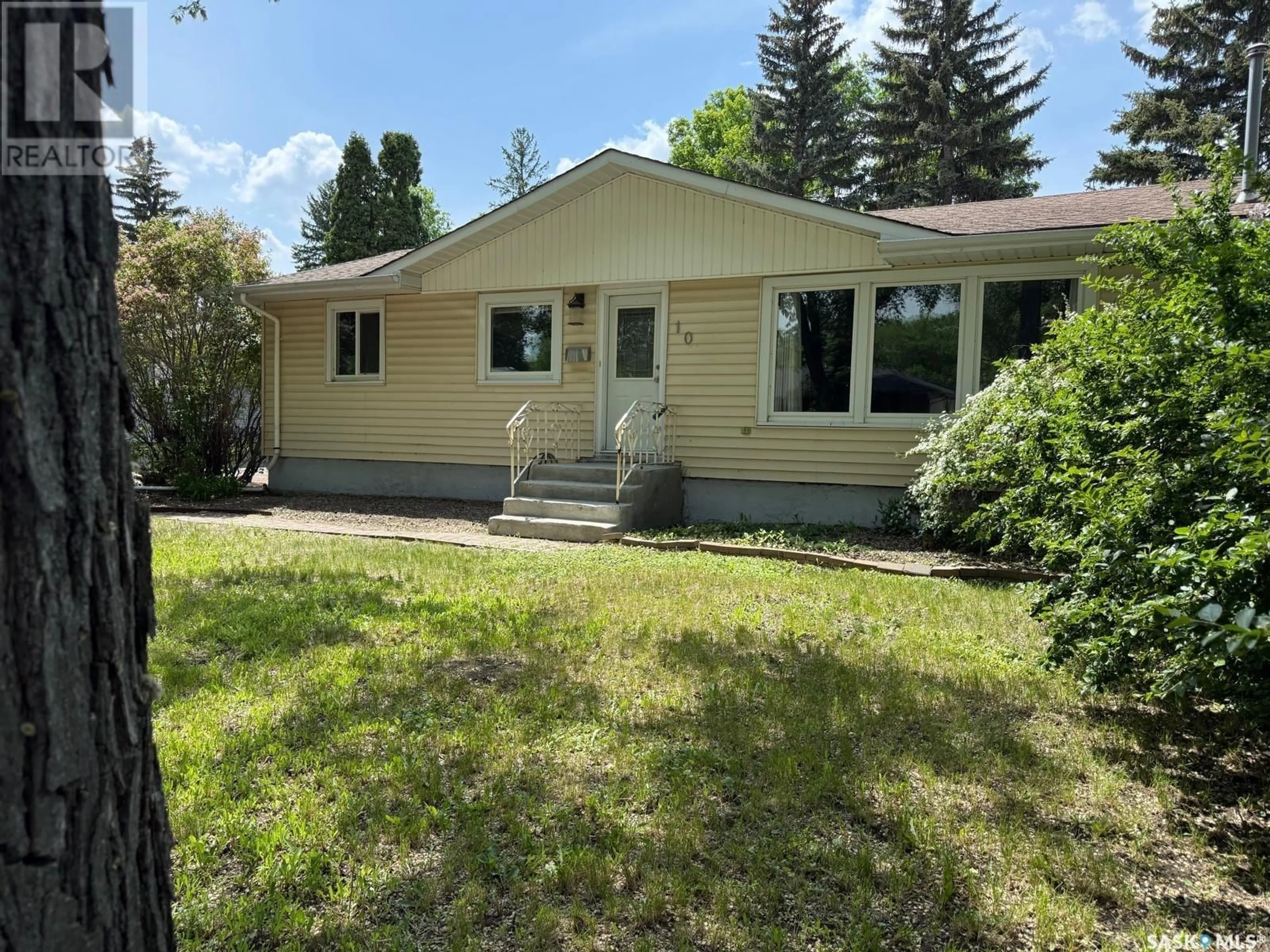 Home with vinyl exterior material, street for 10 MCNAB CRESCENT, Regina Saskatchewan S4S4B1