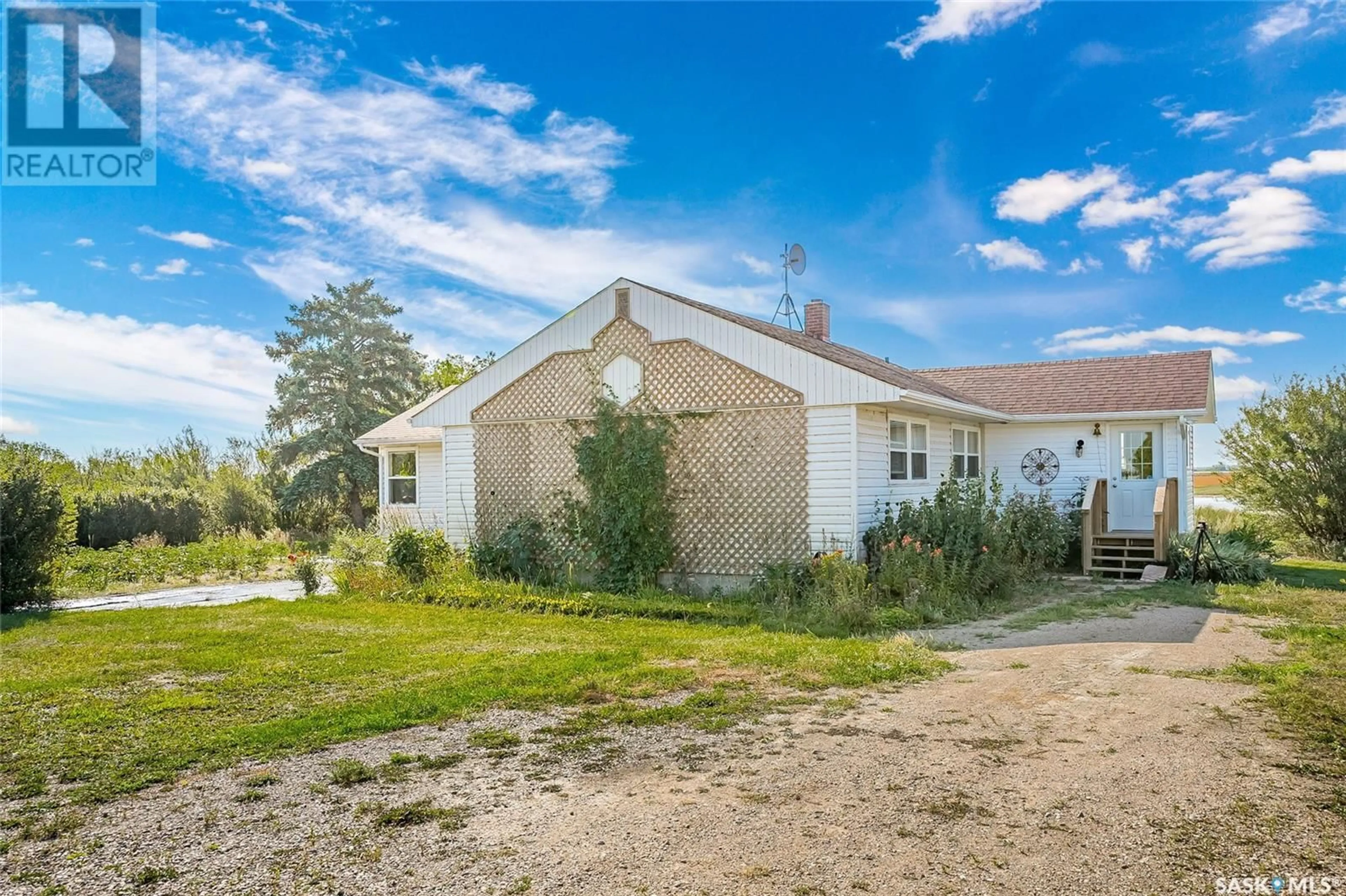 A pic from outside/outdoor area/front of a property/back of a property/a pic from drone, building for LEMKE ACREAGE, Viscount Rm No. 341 Saskatchewan S0K4M0