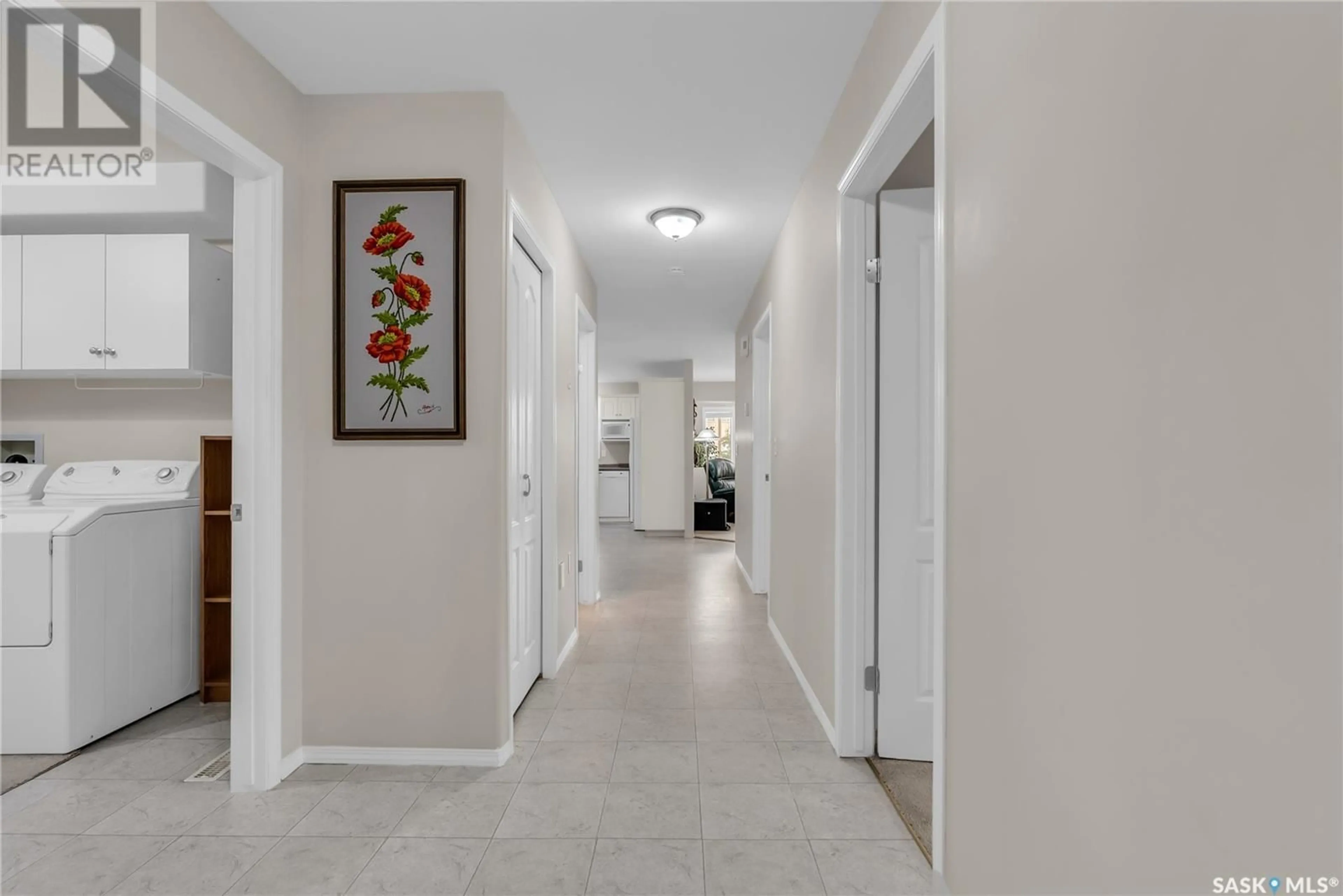 Indoor foyer for 120 230 HEATH AVENUE, Saskatoon Saskatchewan S7S1N7