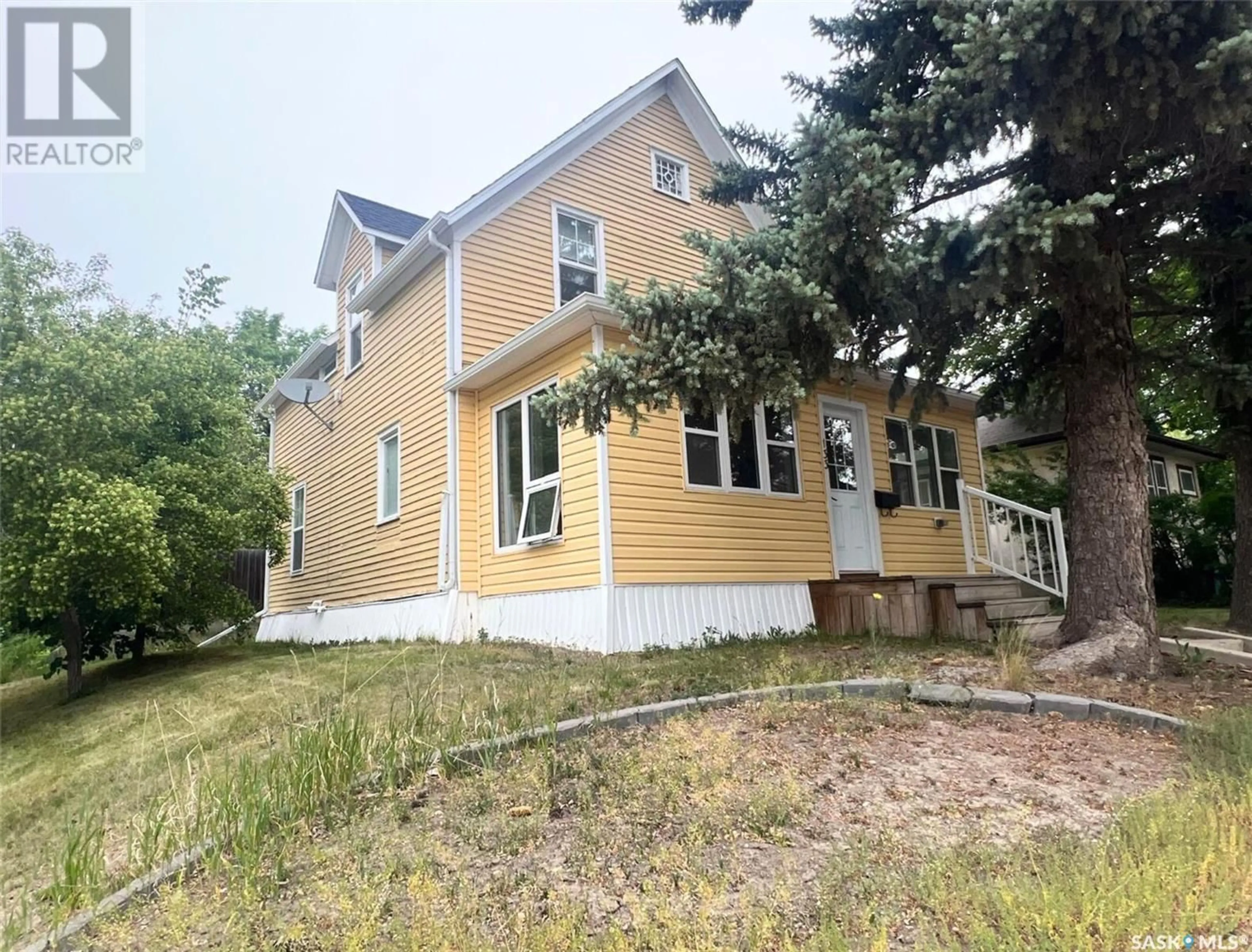 Home with vinyl exterior material, building for 133 SIDNEY STREET, Swift Current Saskatchewan S9H0H7