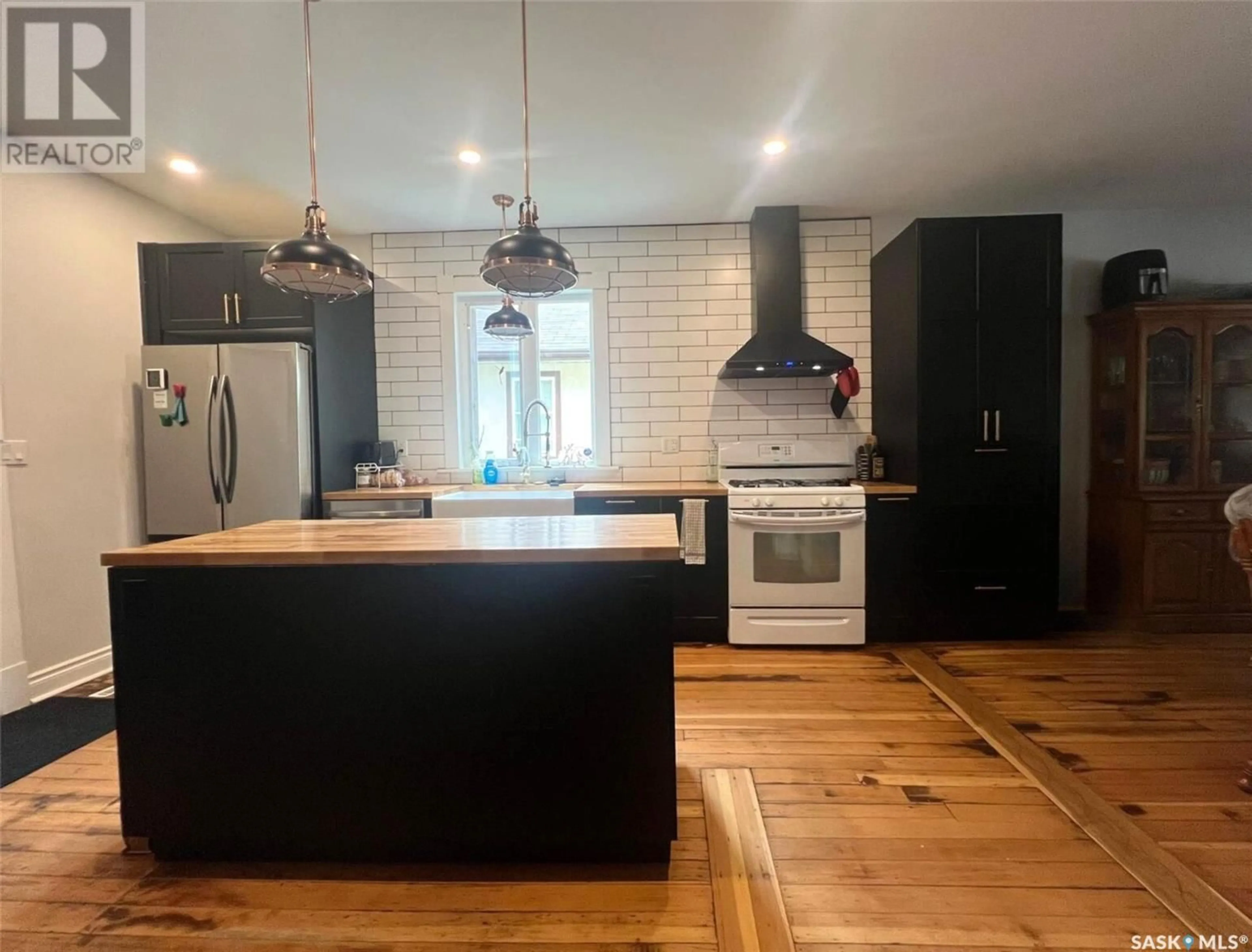 Open concept kitchen, unknown for 133 SIDNEY STREET, Swift Current Saskatchewan S9H0H7