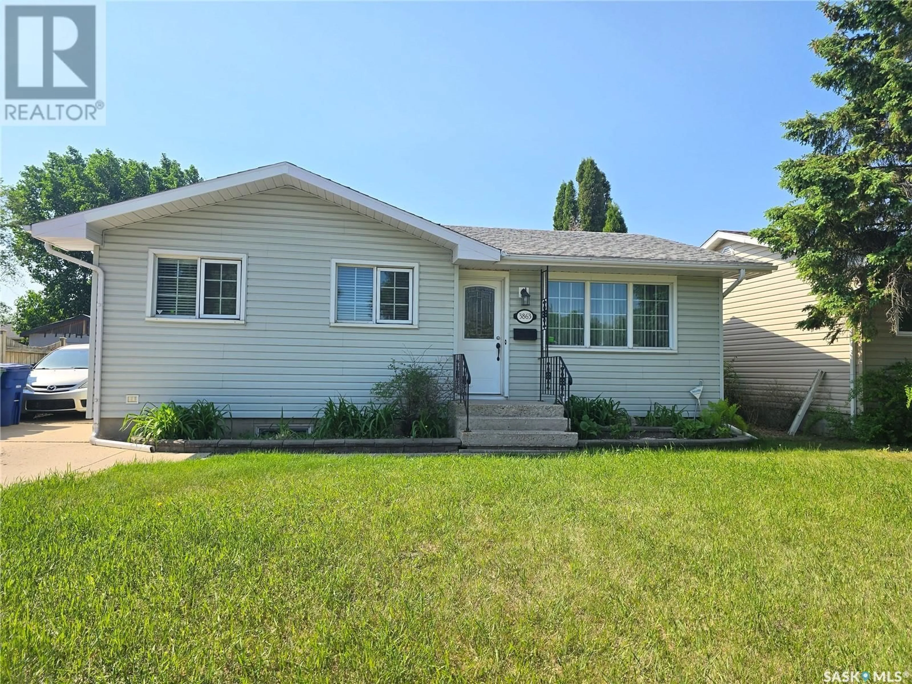 Home with vinyl exterior material, street for 3863 MIYO-WÂHKÔHTOWIN ROAD, Saskatoon Saskatchewan S7L5T1