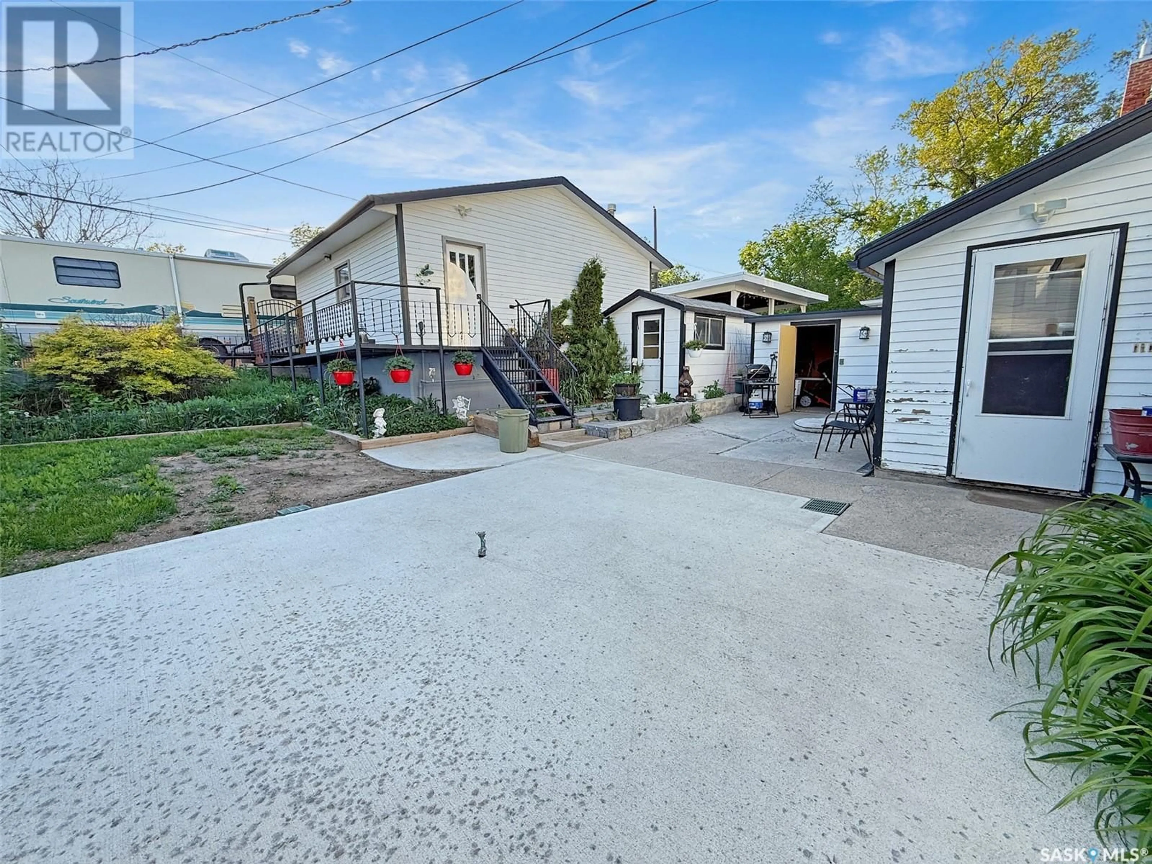 A pic from outside/outdoor area/front of a property/back of a property/a pic from drone, street for 428 1ST AVENUE, Swift Current Saskatchewan S9H0N4