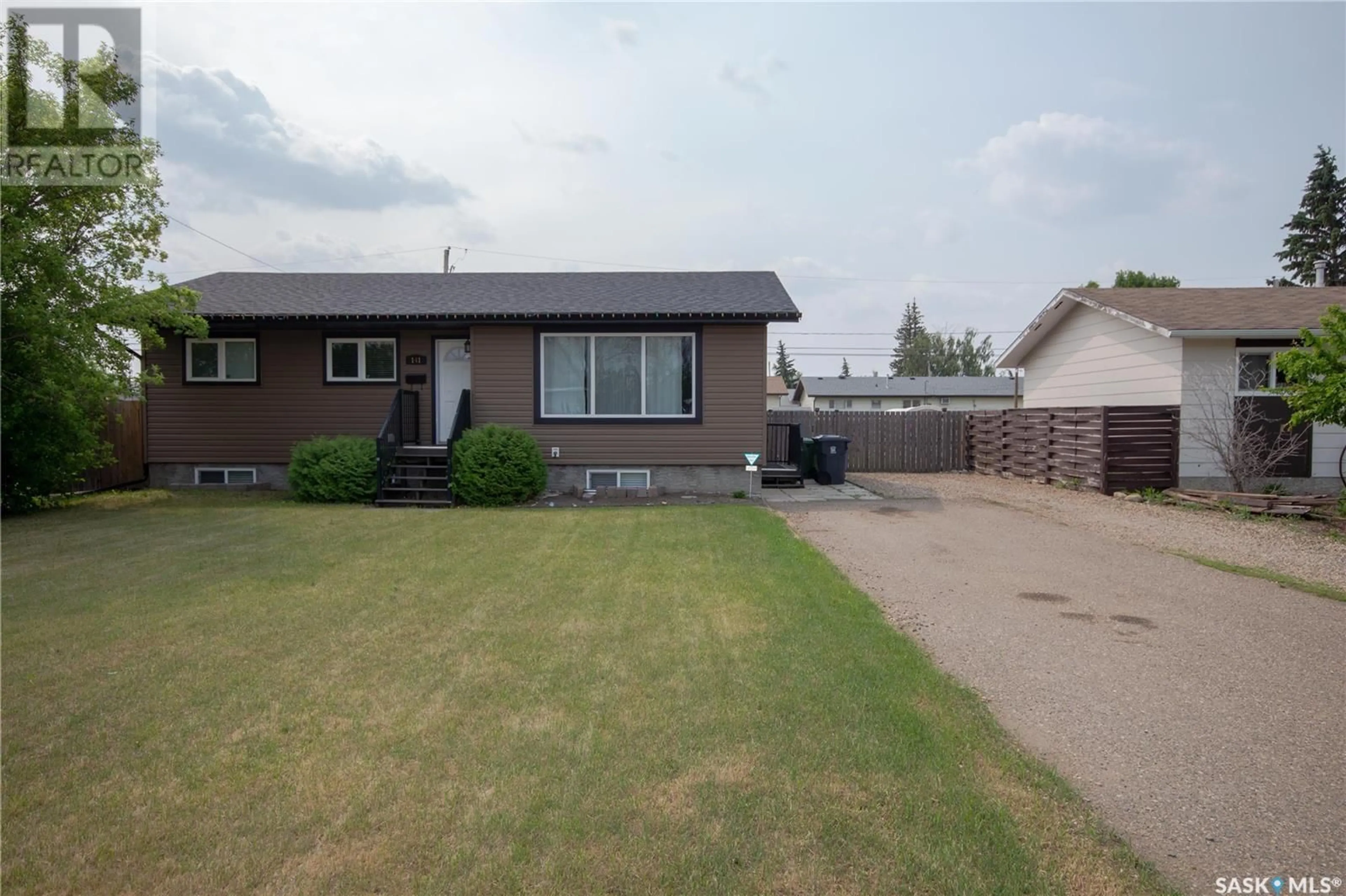 A pic from outside/outdoor area/front of a property/back of a property/a pic from drone, street for 141 18TH STREET, Battleford Saskatchewan S0M0E0