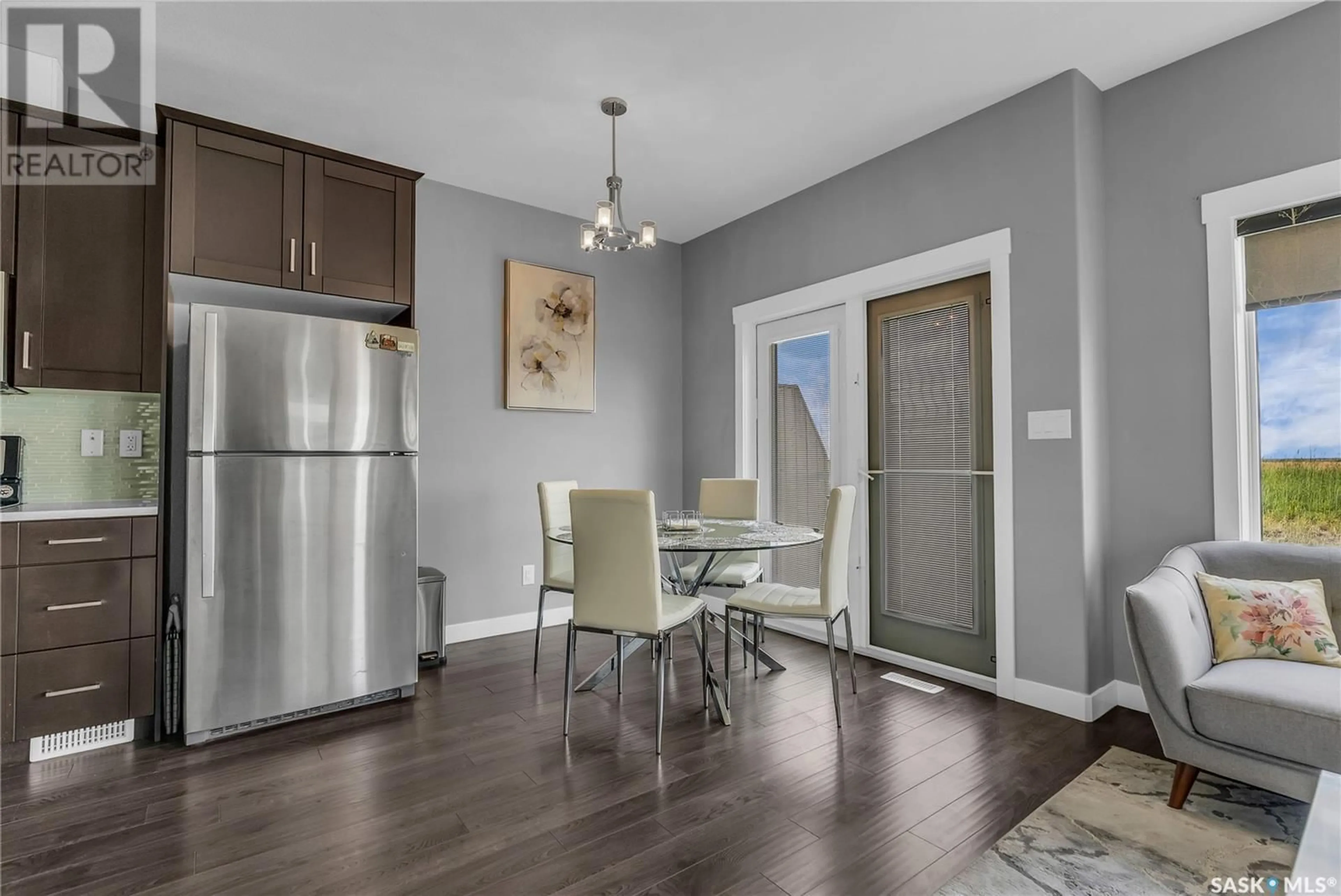 Open concept kitchen, wood/laminate floor for 510 - 25 KLOPPENBURG CRESCENT, Saskatoon Saskatchewan S7W0X8