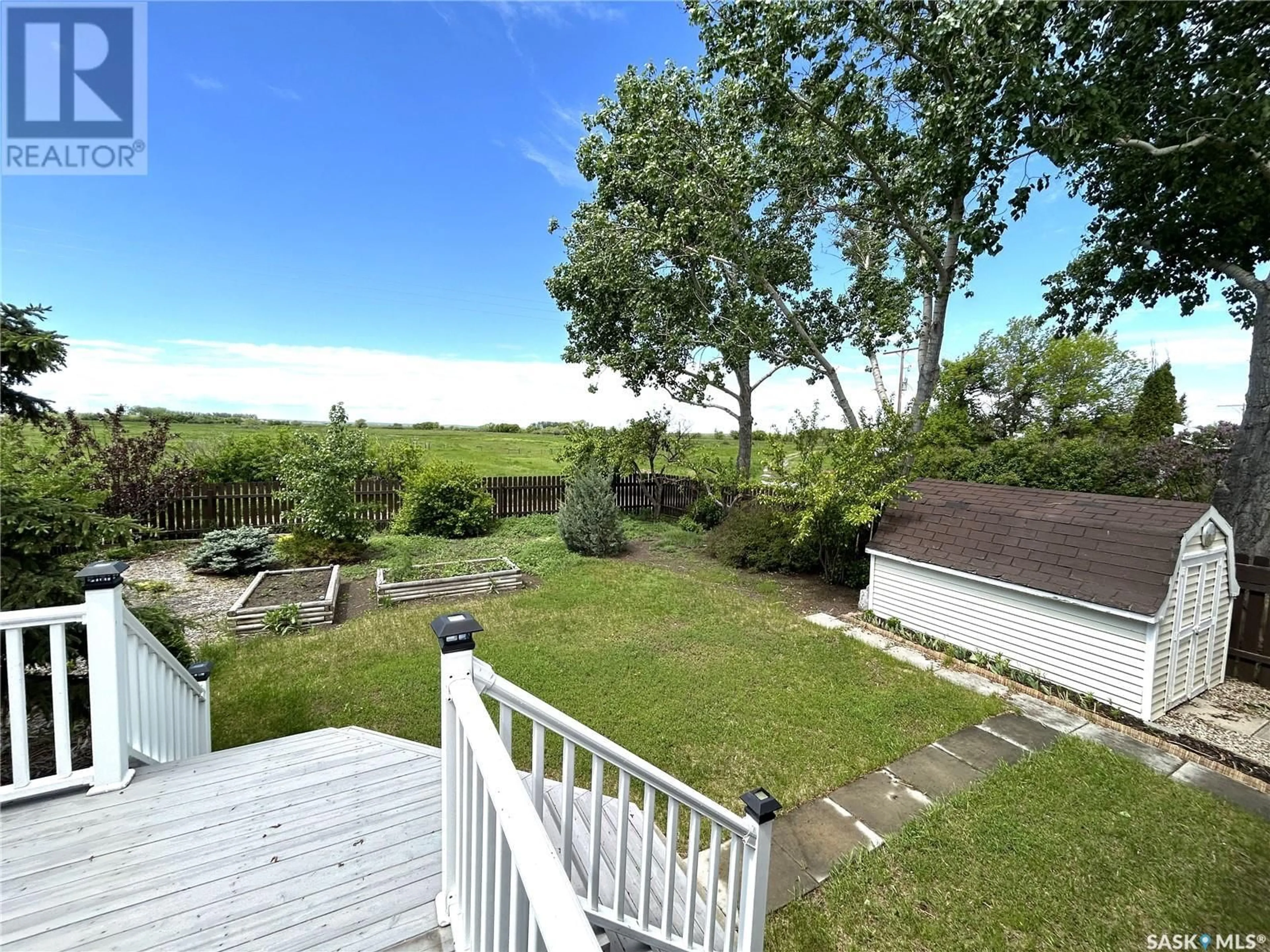 A pic from outside/outdoor area/front of a property/back of a property/a pic from drone, water/lake/river/ocean view for 52 HARRIGAN CRESCENT, Maple Creek Saskatchewan S0N1N0